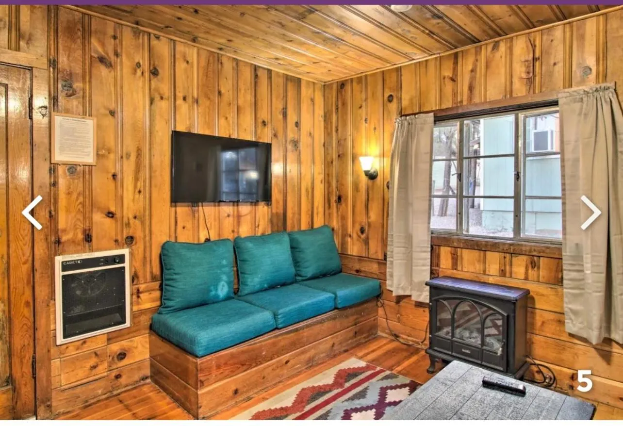 Seating area in Hidden Rest Cabins and Resort