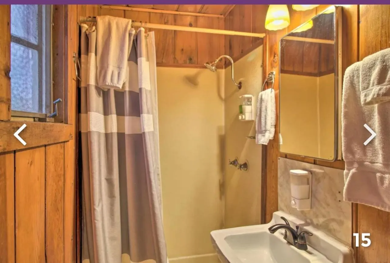 Bathroom in Hidden Rest Cabins and Resort