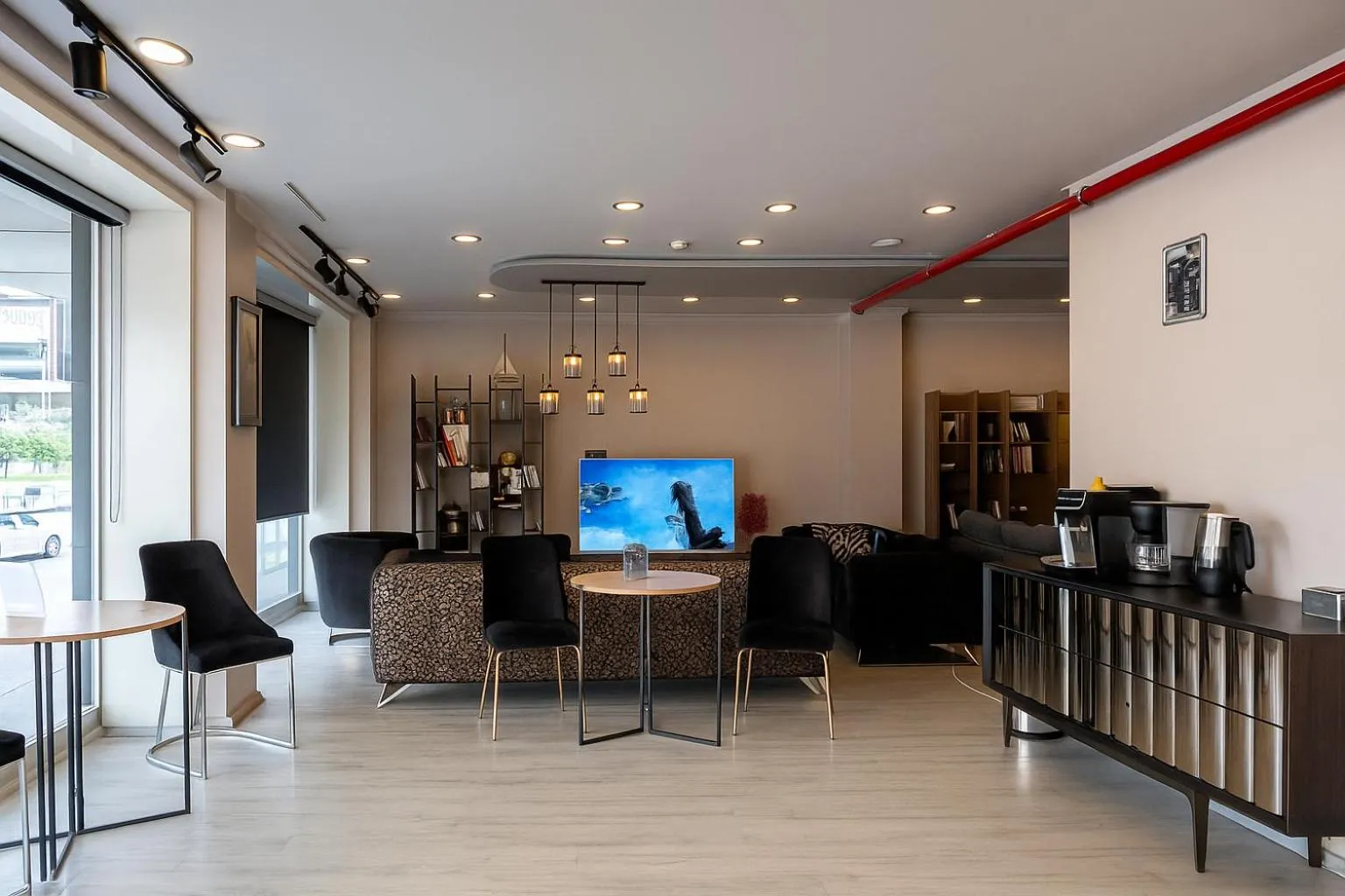 Communal lounge/ TV room in Monezza Avcılar