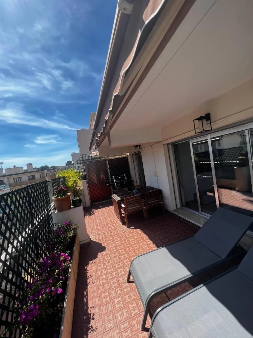 Patio in Top-of-range appartment of 90m2 & 20m2 of sunny terrace, 2min from sea