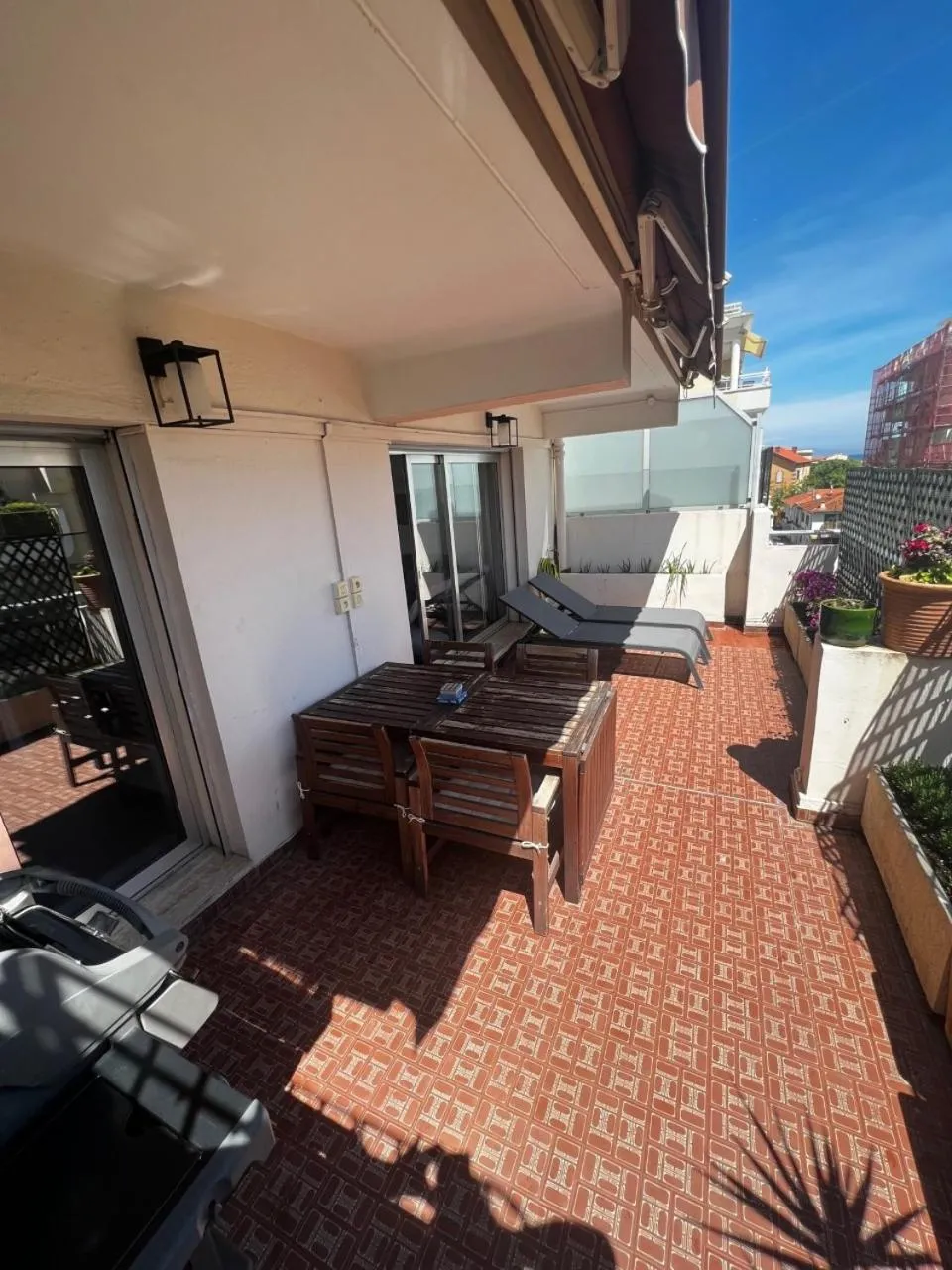 Patio in Top-of-range appartment of 90m2 & 20m2 of sunny terrace, 2min from sea