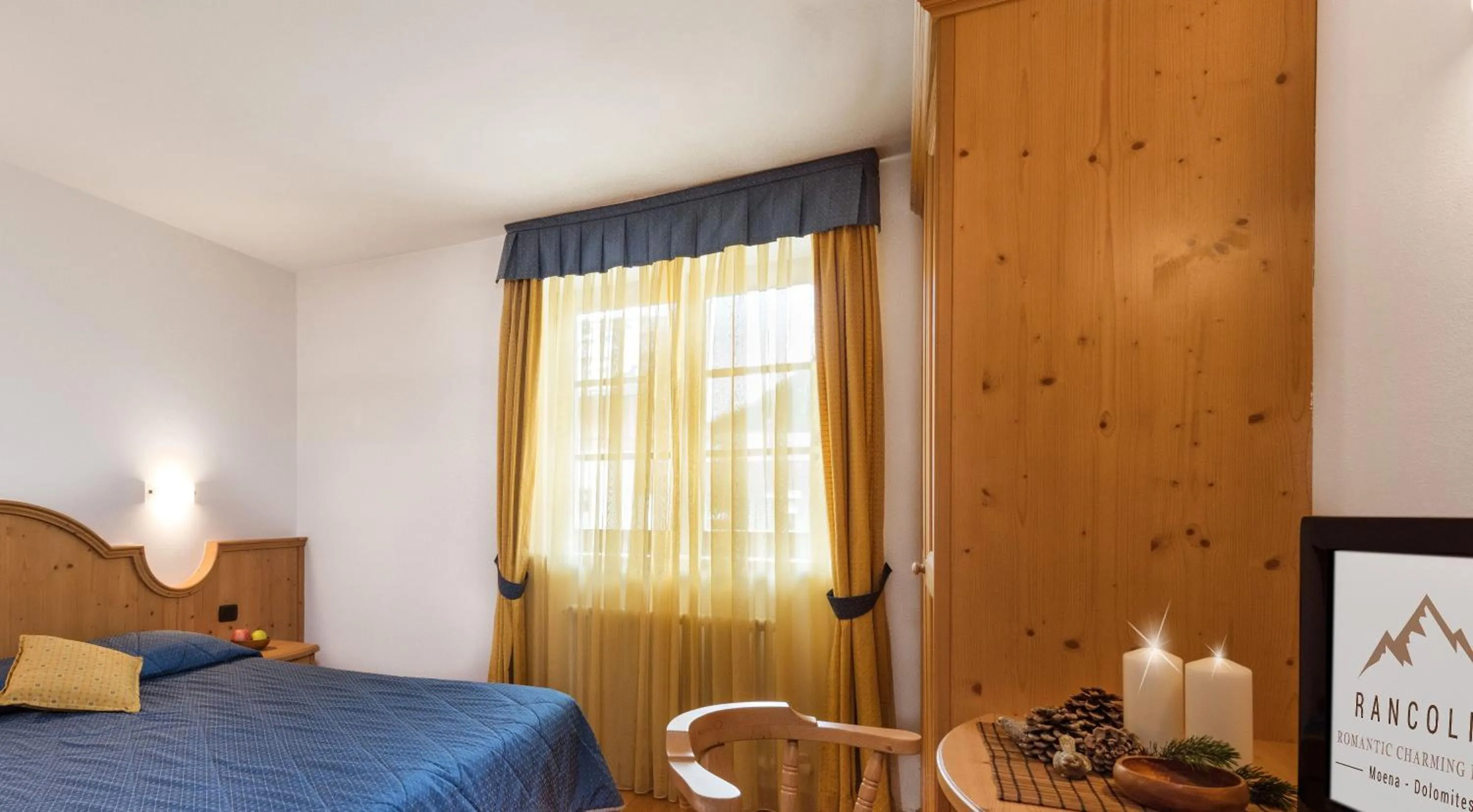 Bed in Romantic Charming Hotel Rancolin