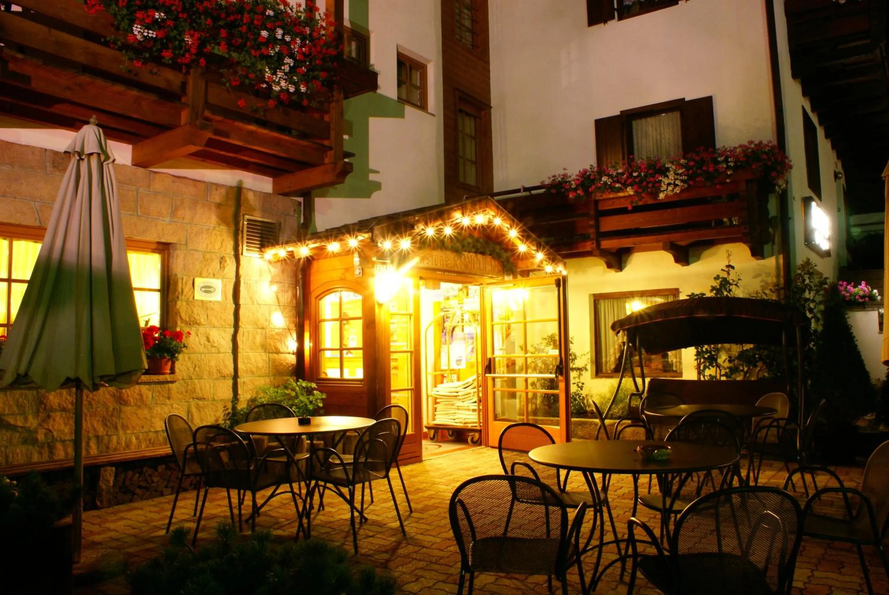 Patio in Romantic Charming Hotel Rancolin