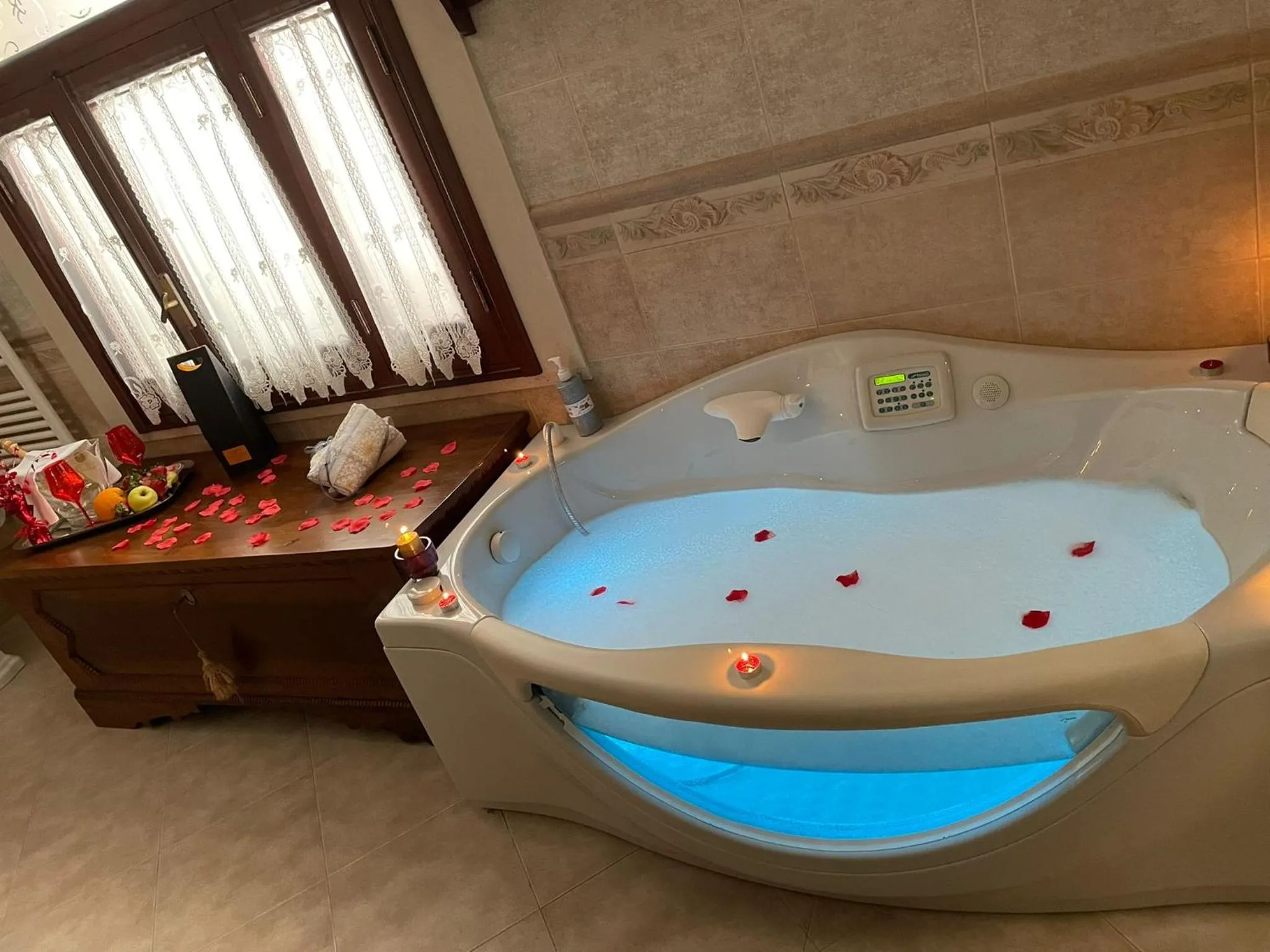 Hot Tub in Regina Suite