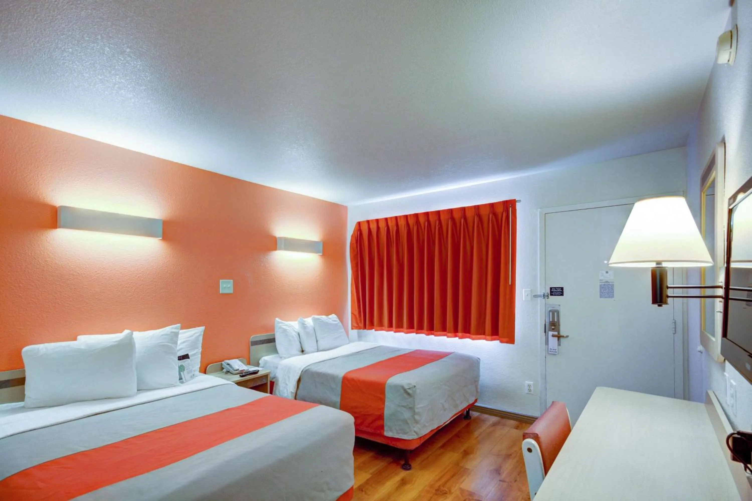 TV and multimedia, Bed in Motel 6 Saint George, UT