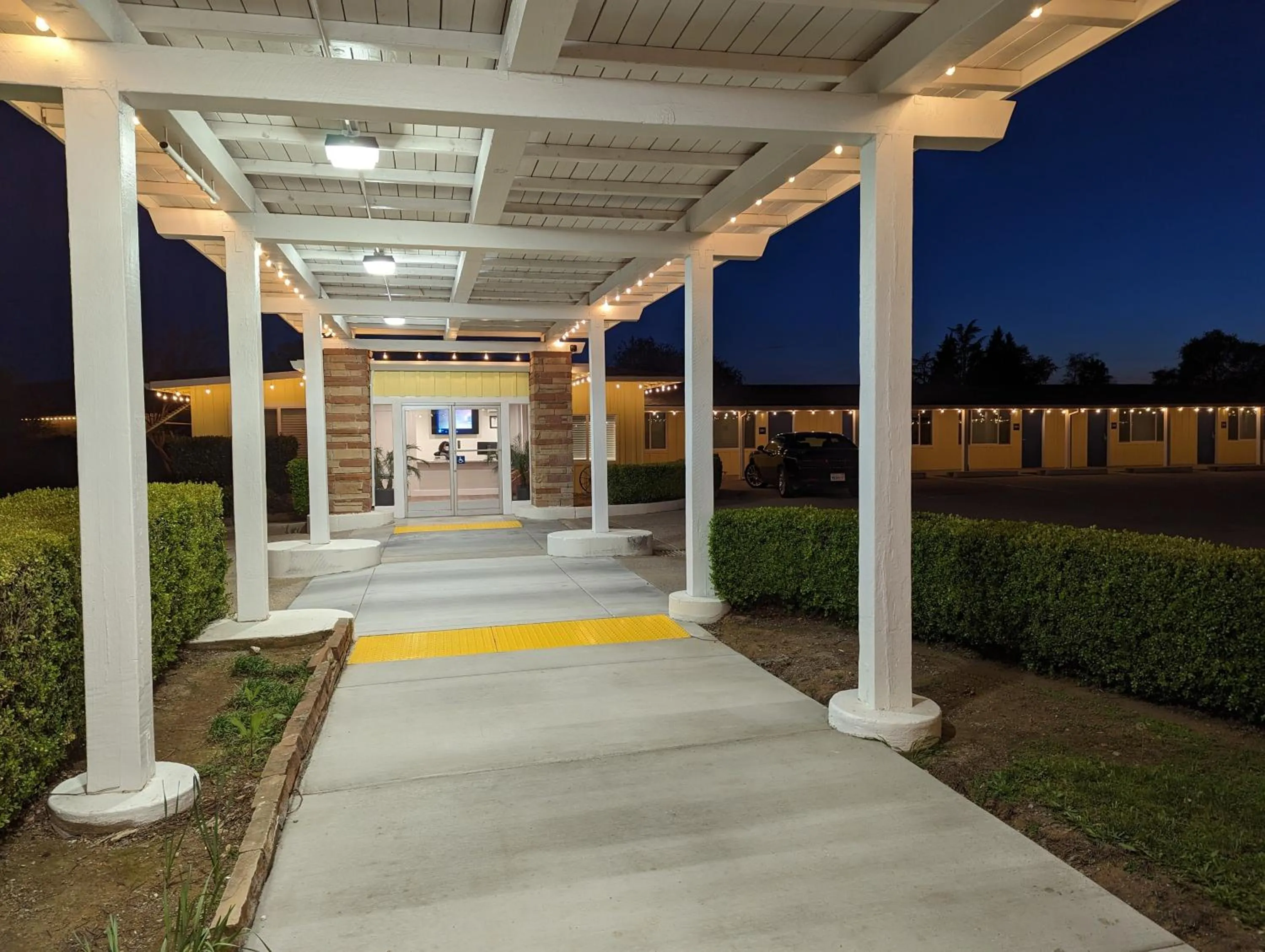 Lobby or reception in Foothills Motel