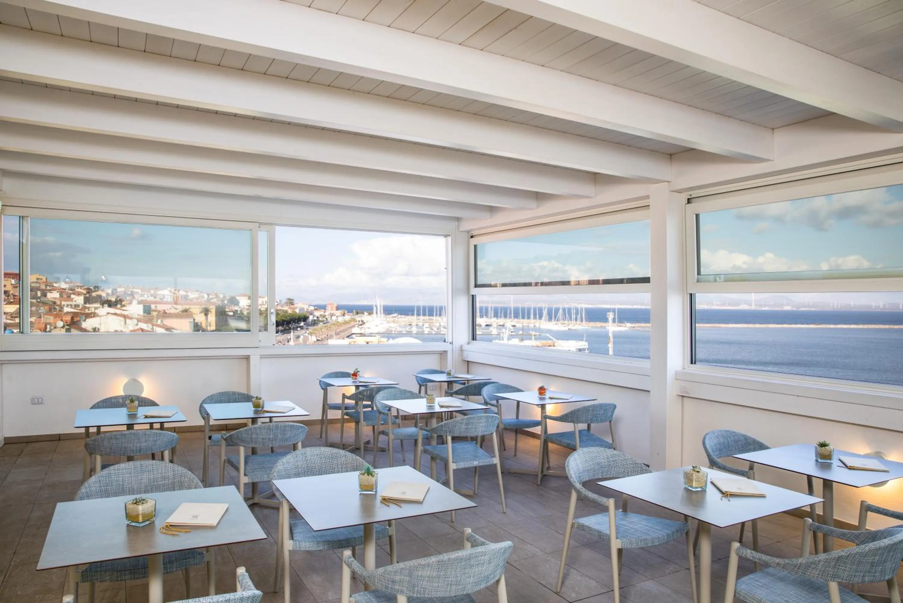 Lounge or bar in Lu' Hotel Riviera - Carloforte