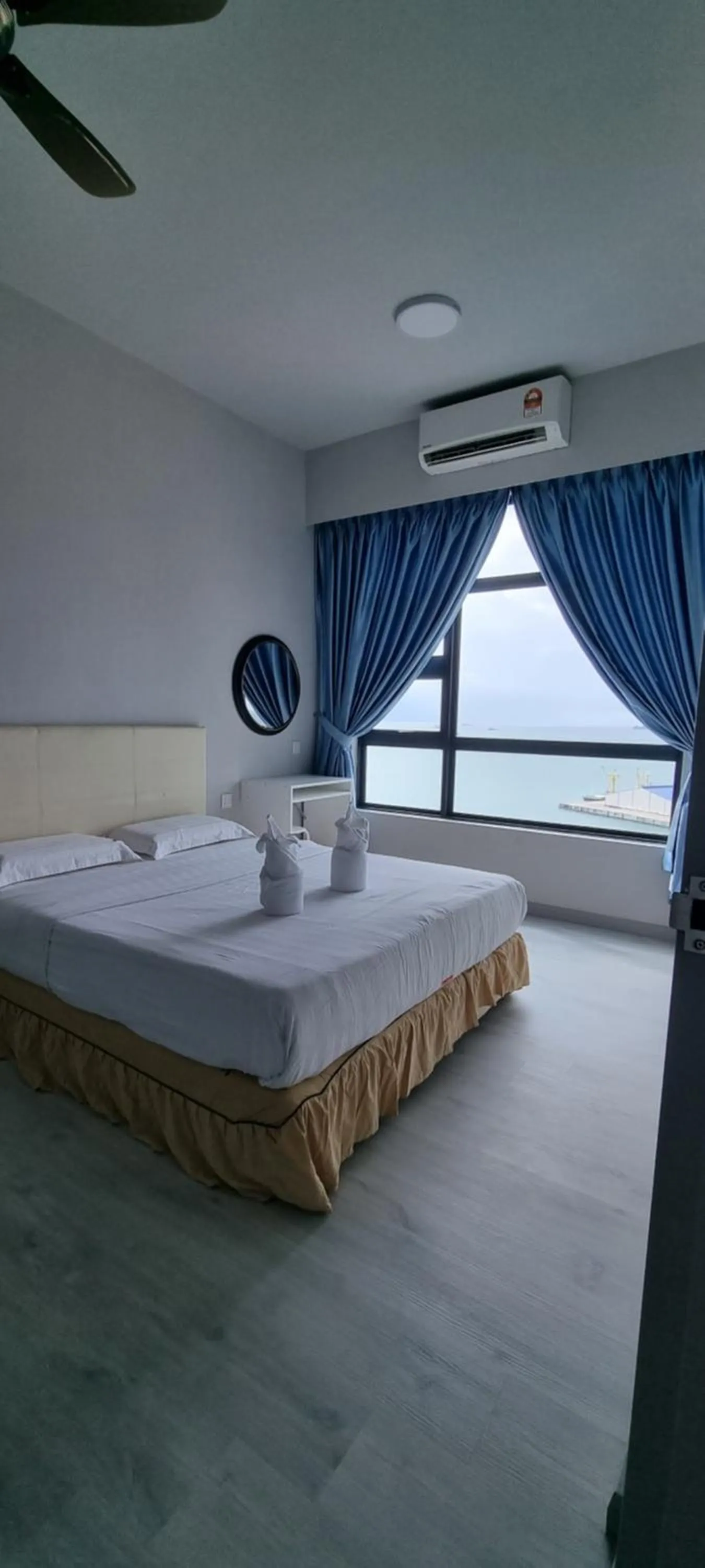 Photo of the whole room, Bed in Nana Homestay - Jesselton quay