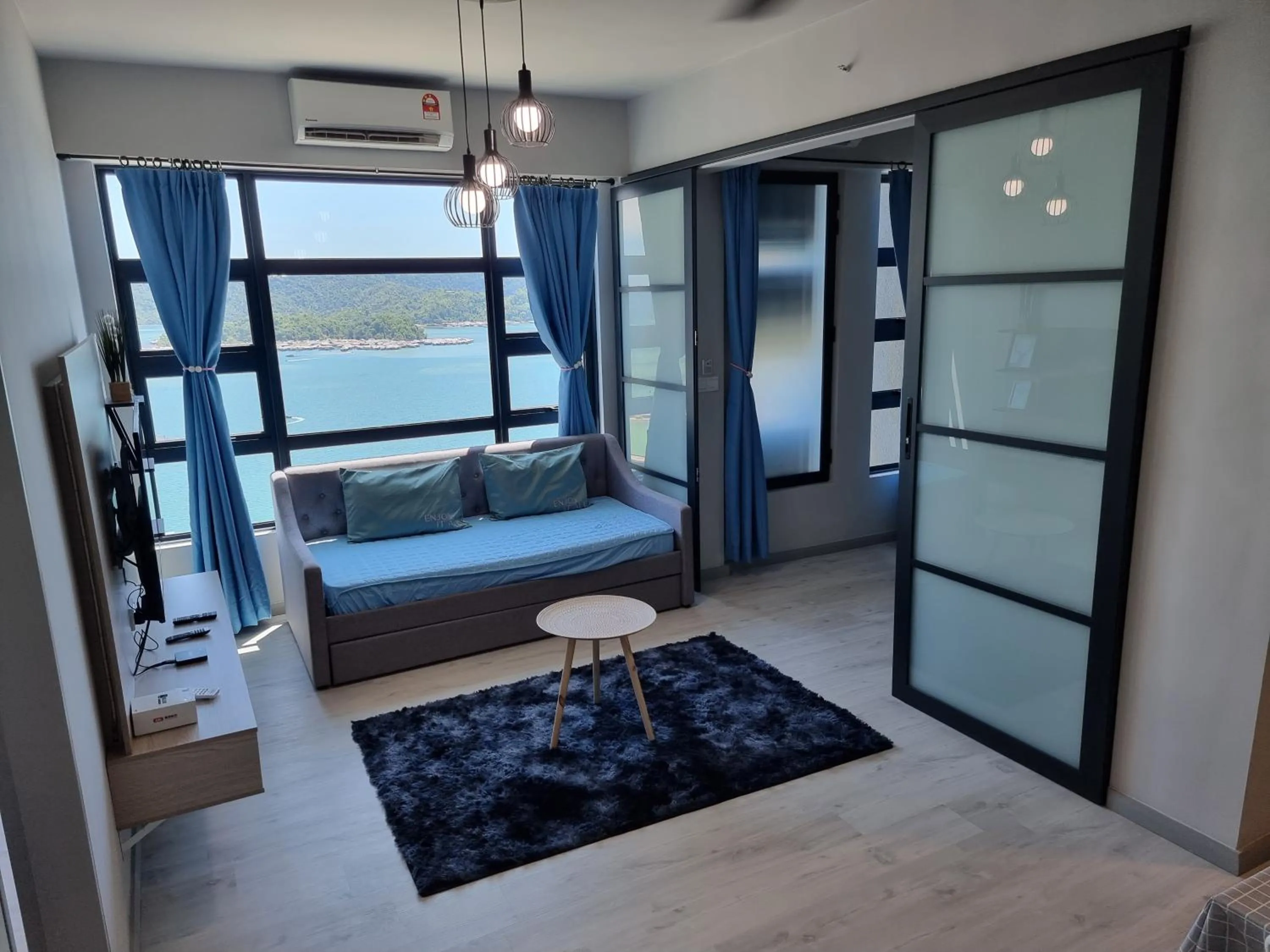 Living room, Bed in Nana Homestay - Jesselton quay