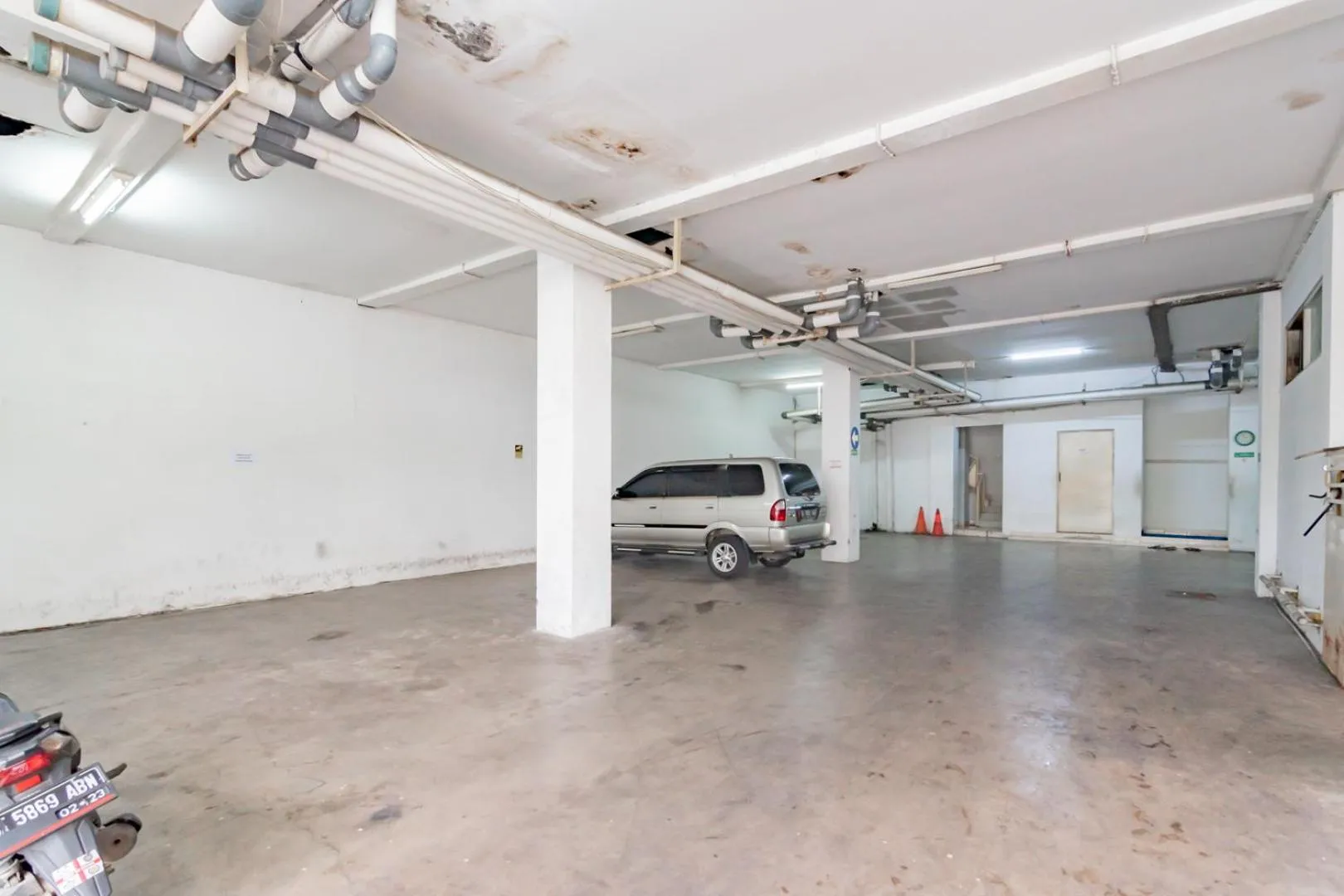 Parking in Urbanview Hotel Grand Malabar Bandung