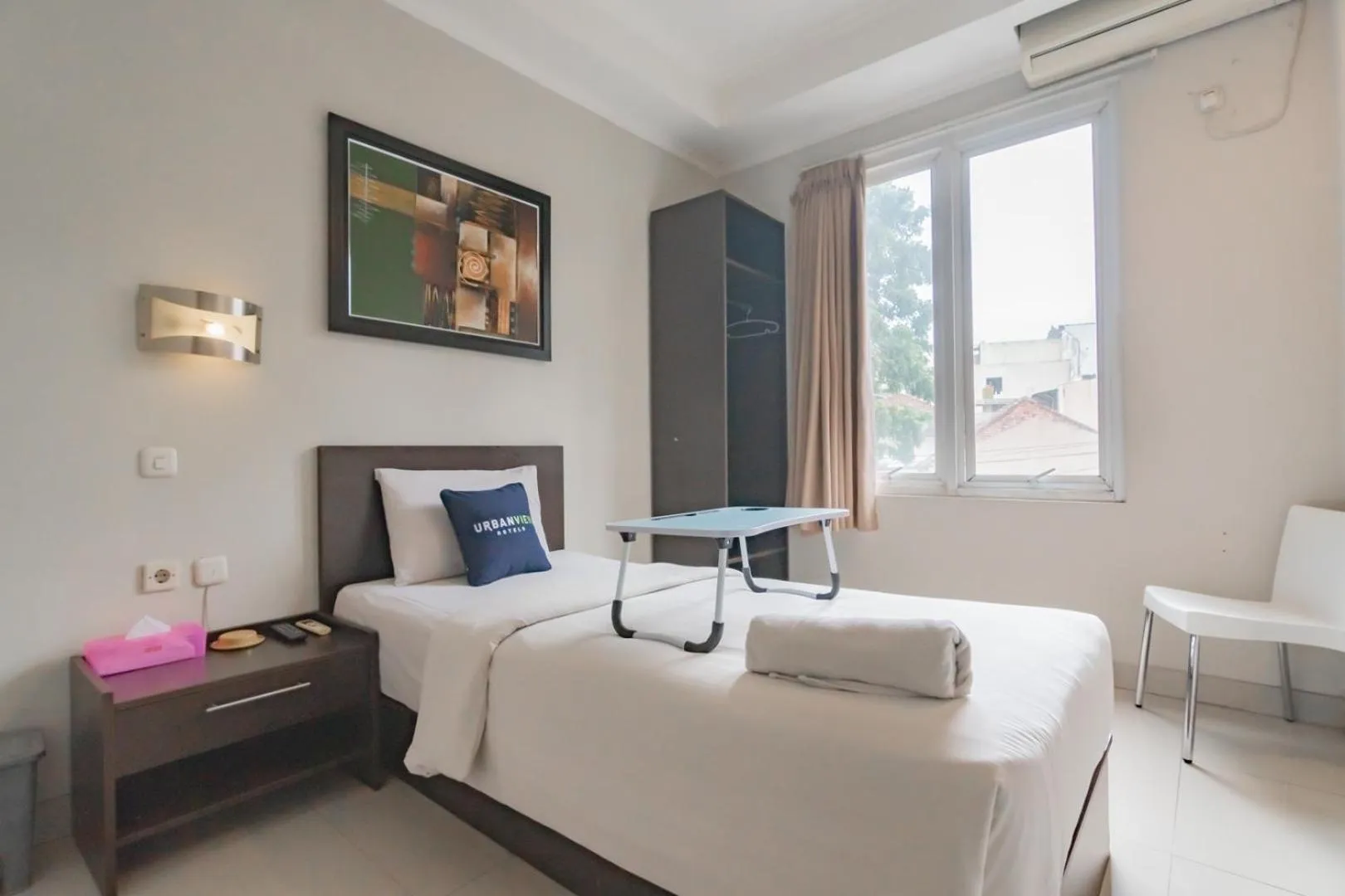 Photo of the whole room, Bed in Urbanview Hotel Grand Malabar Bandung