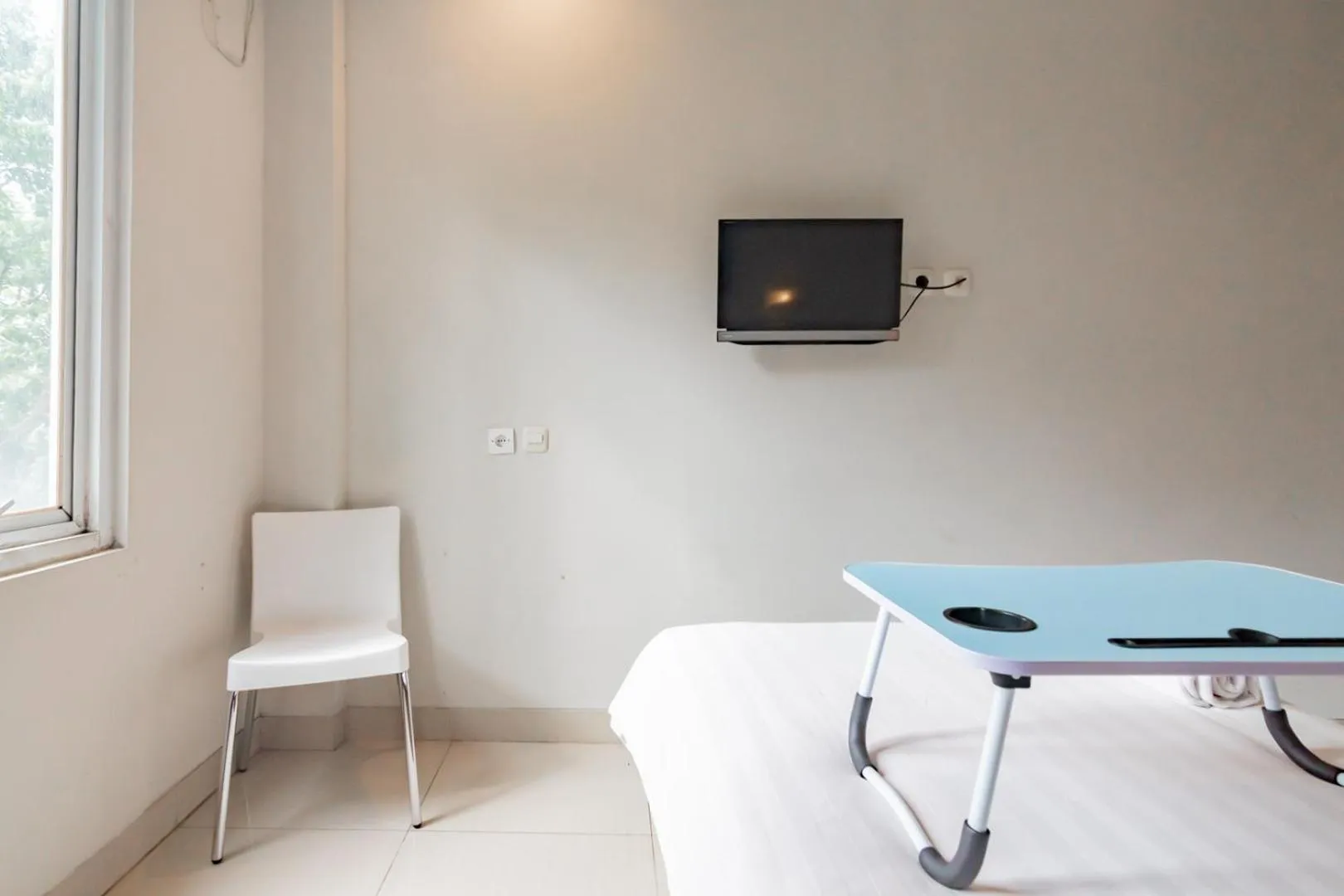 Living room in Urbanview Hotel Grand Malabar Bandung