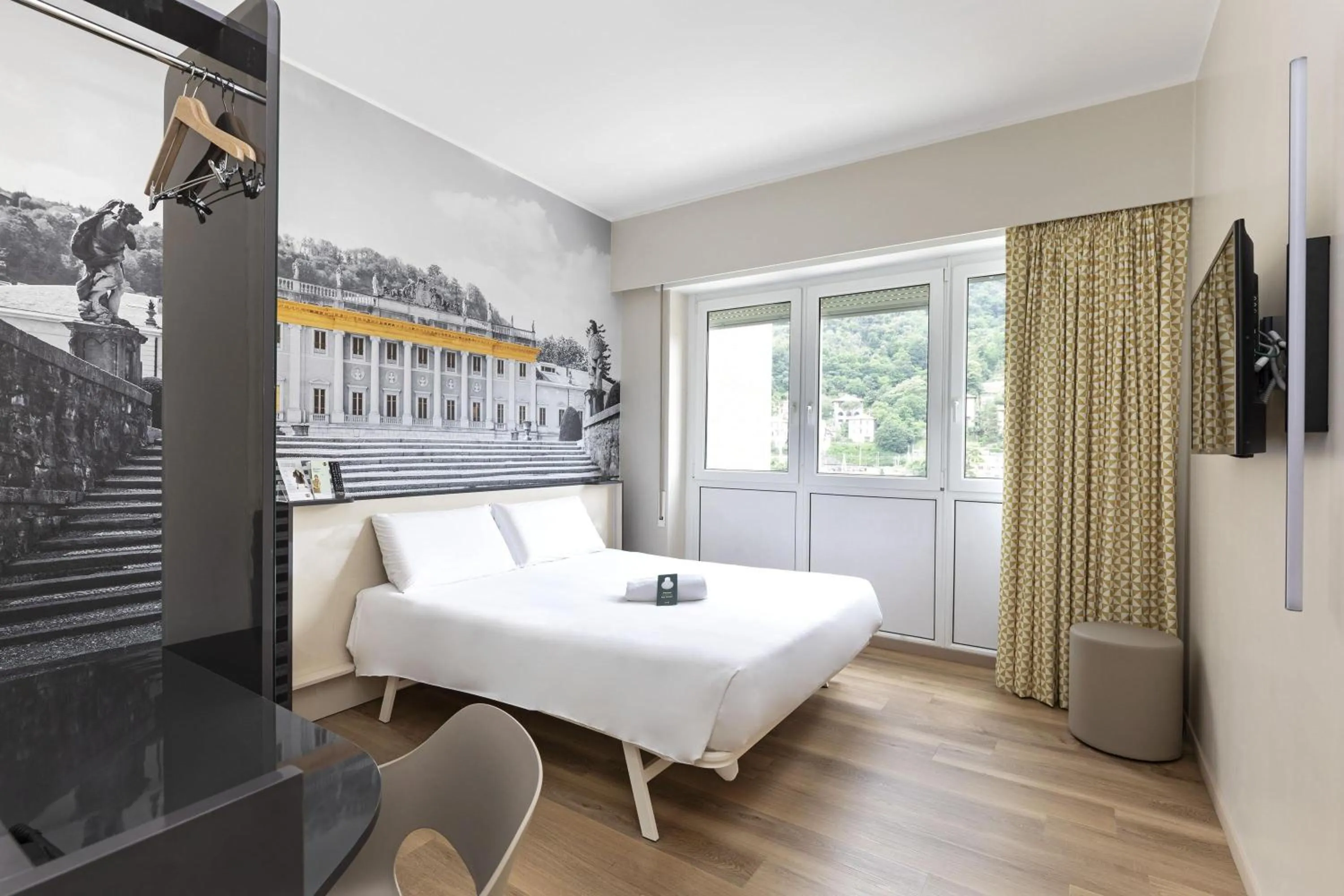 Photo of the whole room, Bed in B&B Hotel Como City Center