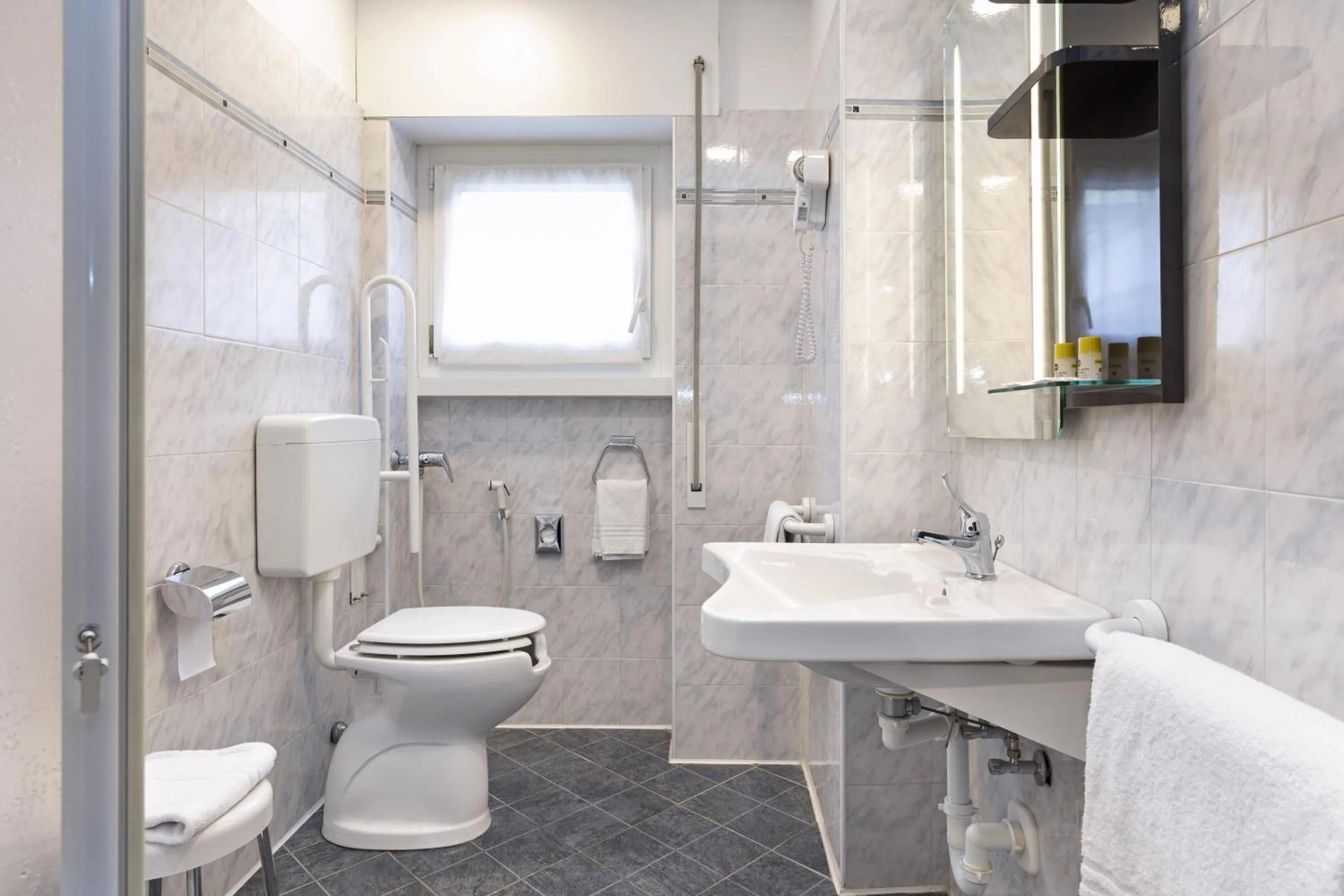 Photo of the whole room in B&B Hotel Como City Center