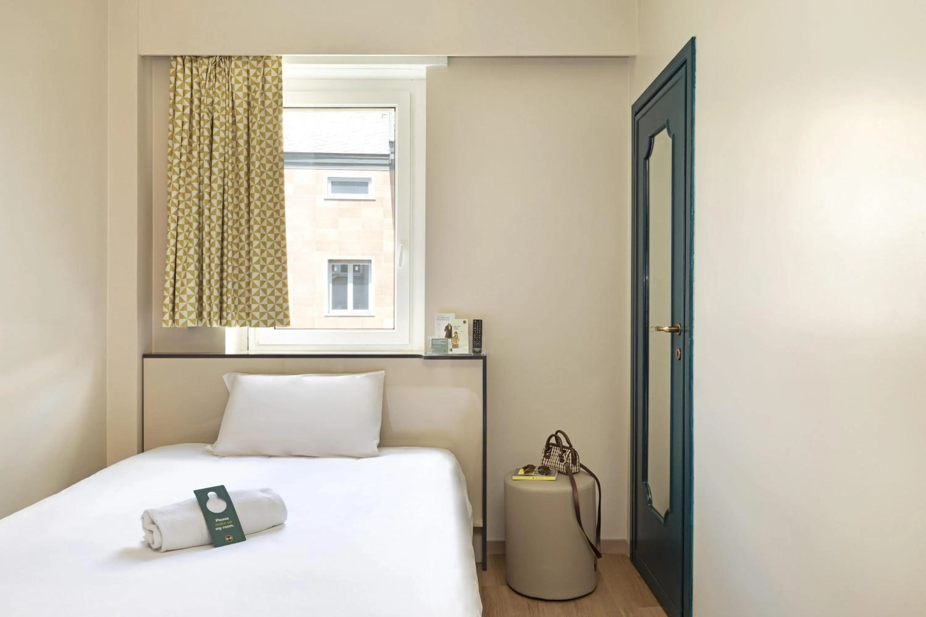 Photo of the whole room, Bed in B&B Hotel Como City Center