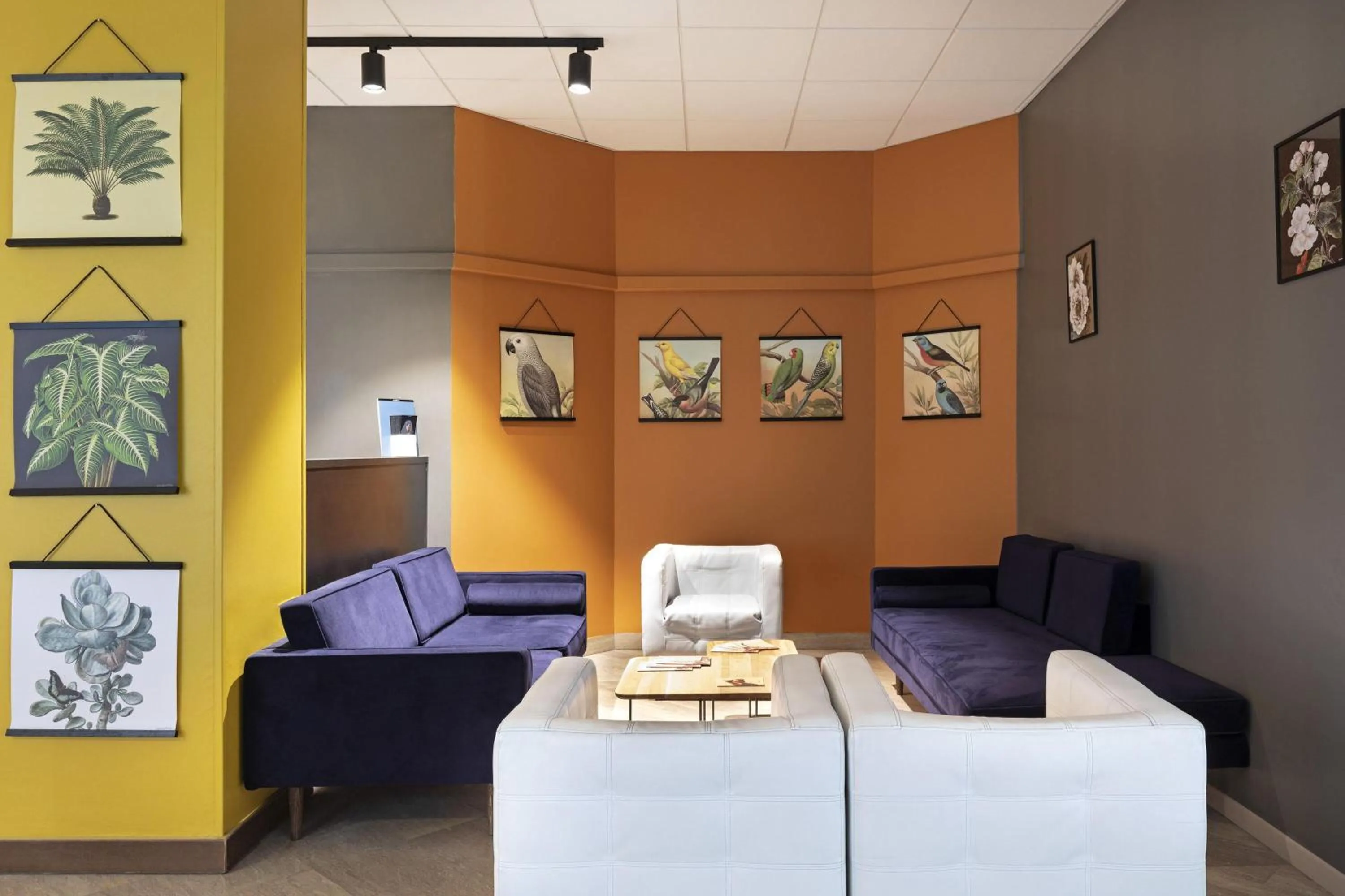 Lobby or reception in B&B Hotel Como City Center