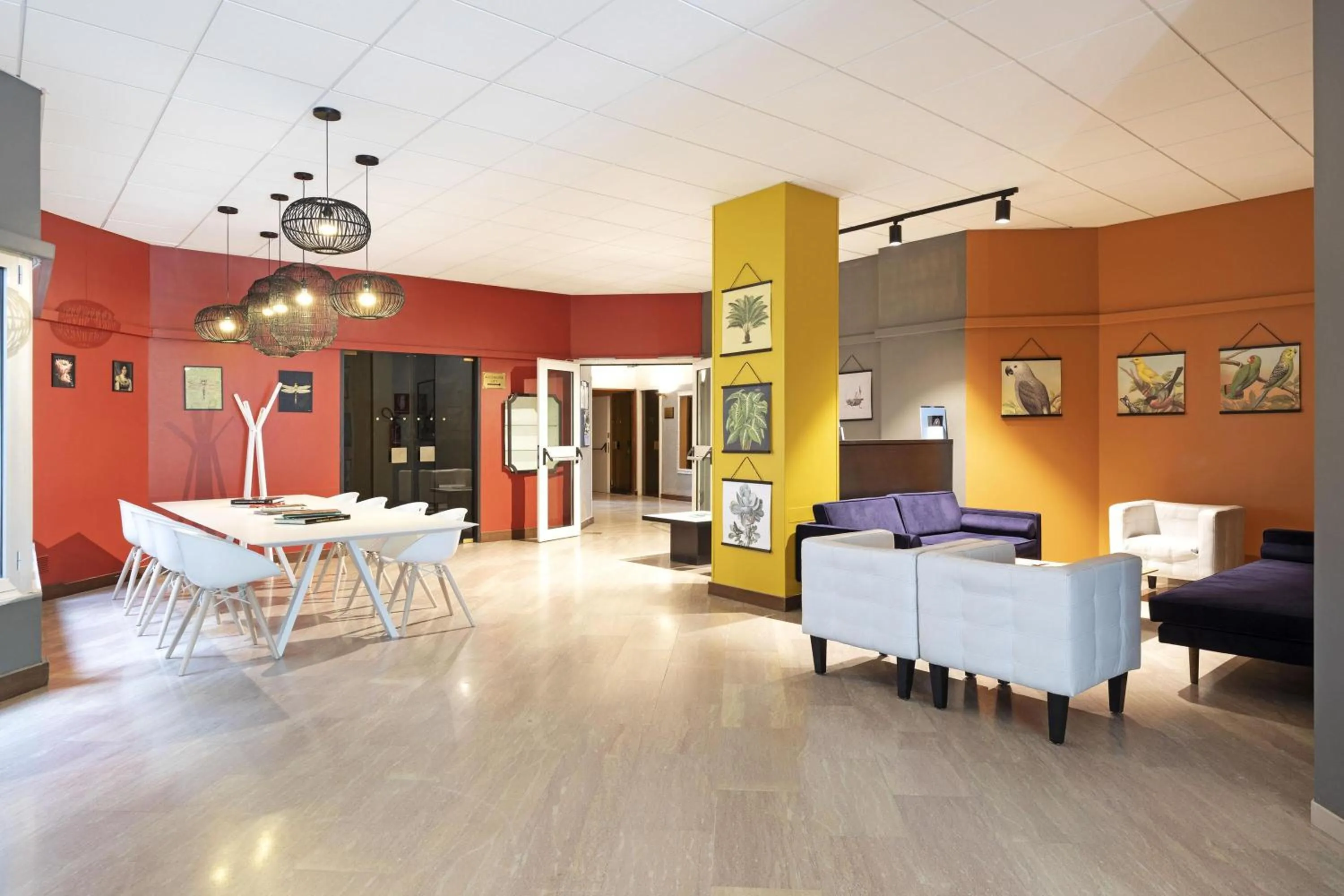 Lobby or reception in B&B Hotel Como City Center