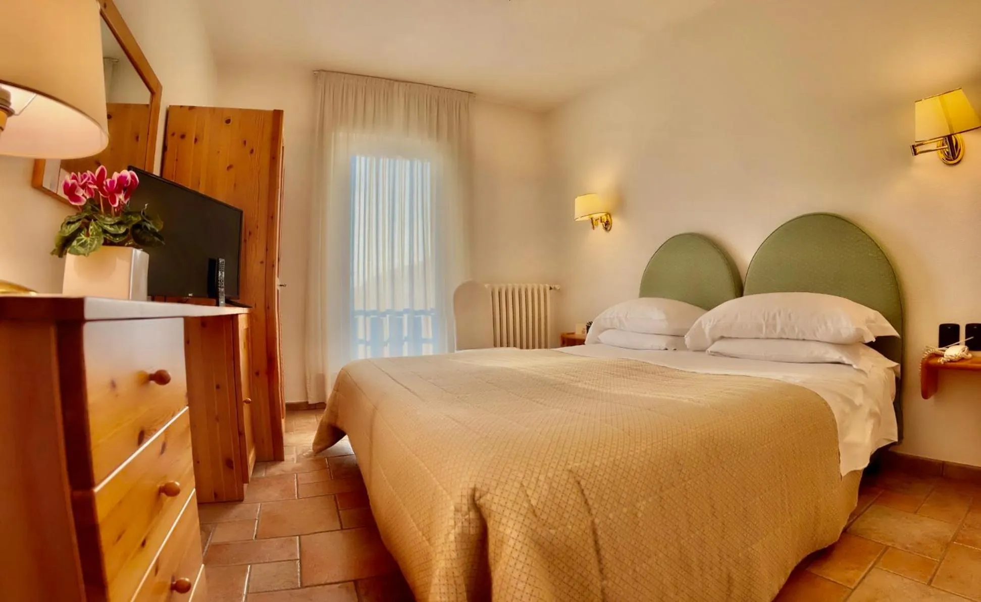 Bedroom, Bed in Aurora