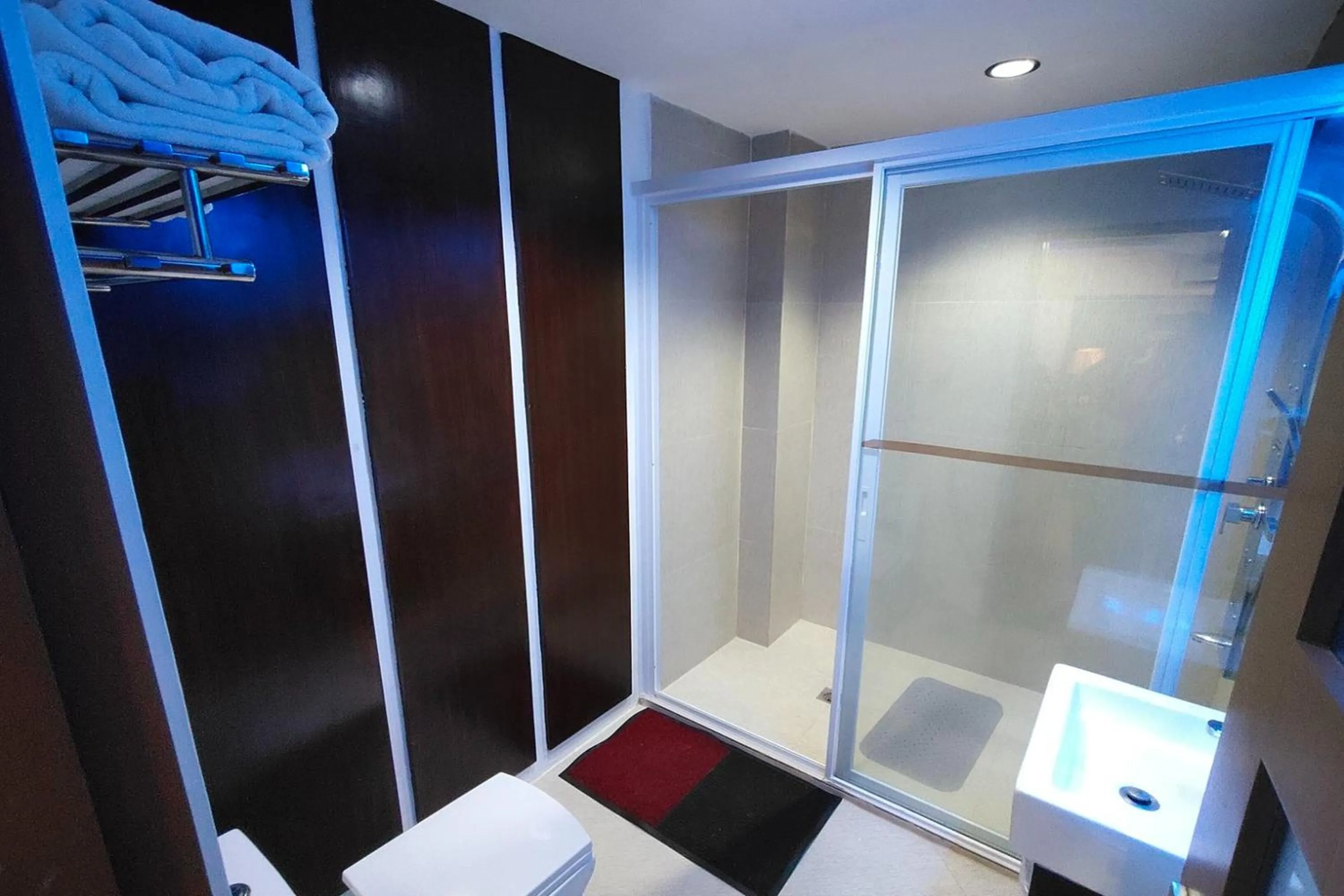 Shower in Bergamo Hotel Lingayen