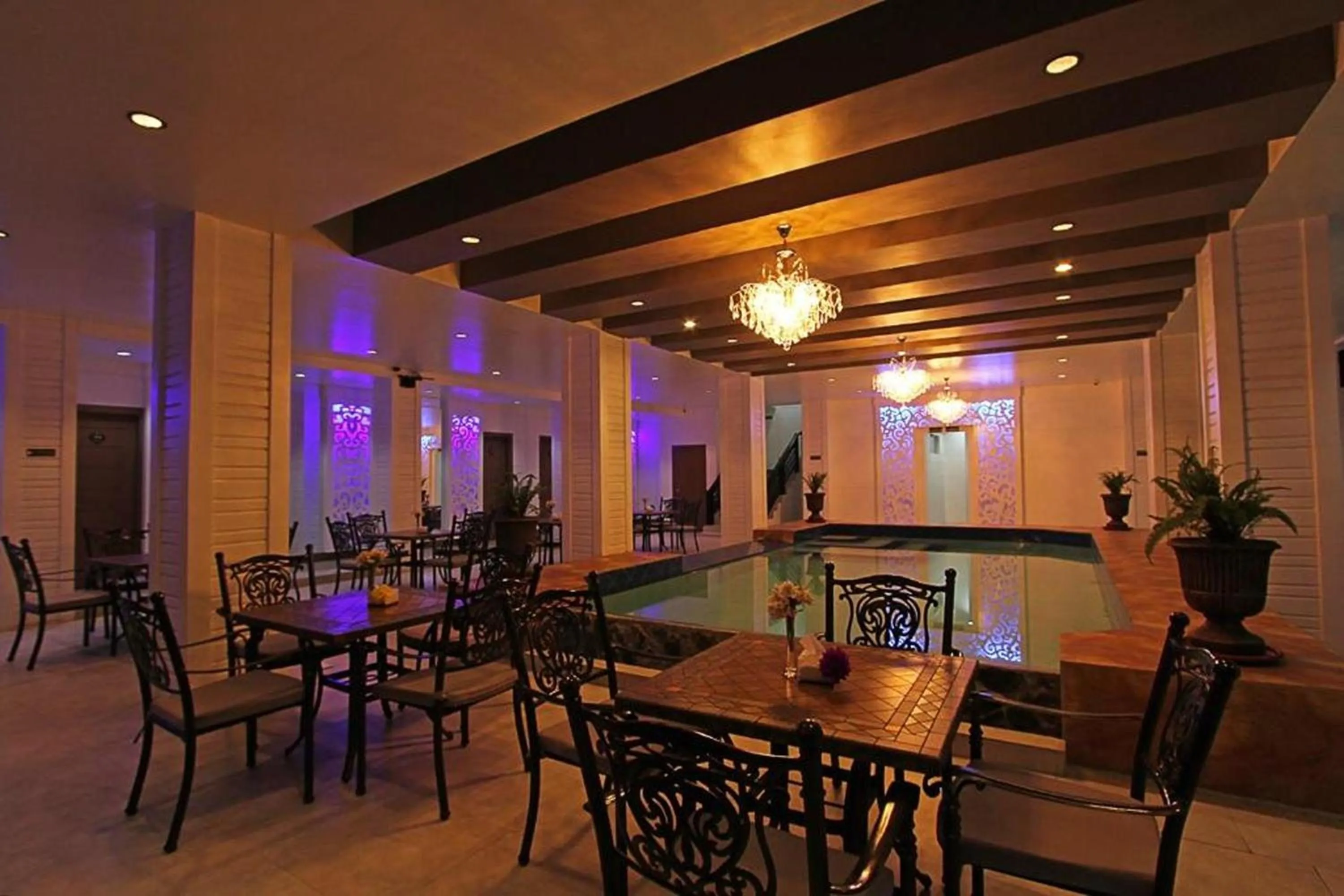 Restaurant/places to eat in Bergamo Hotel Lingayen