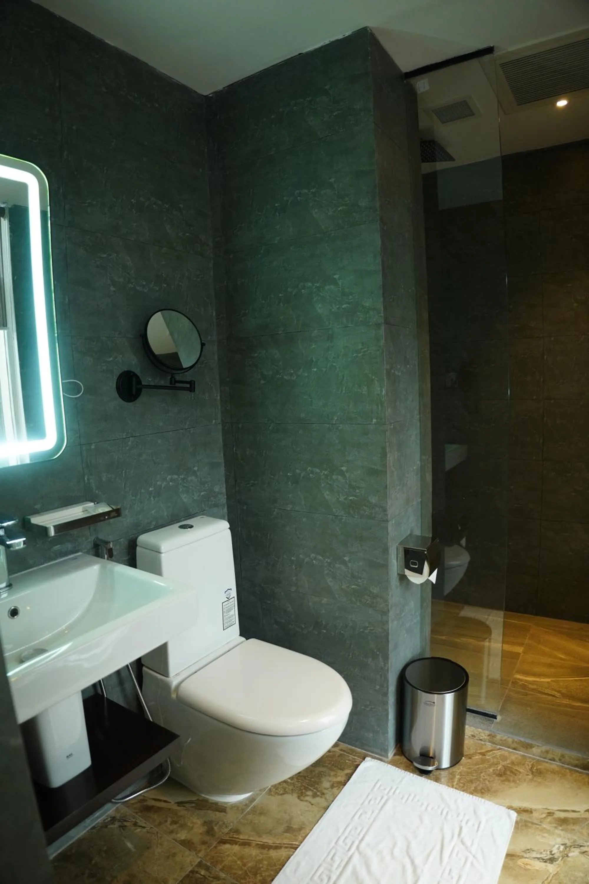 Bathroom in Empyrean Dhaka City Centre