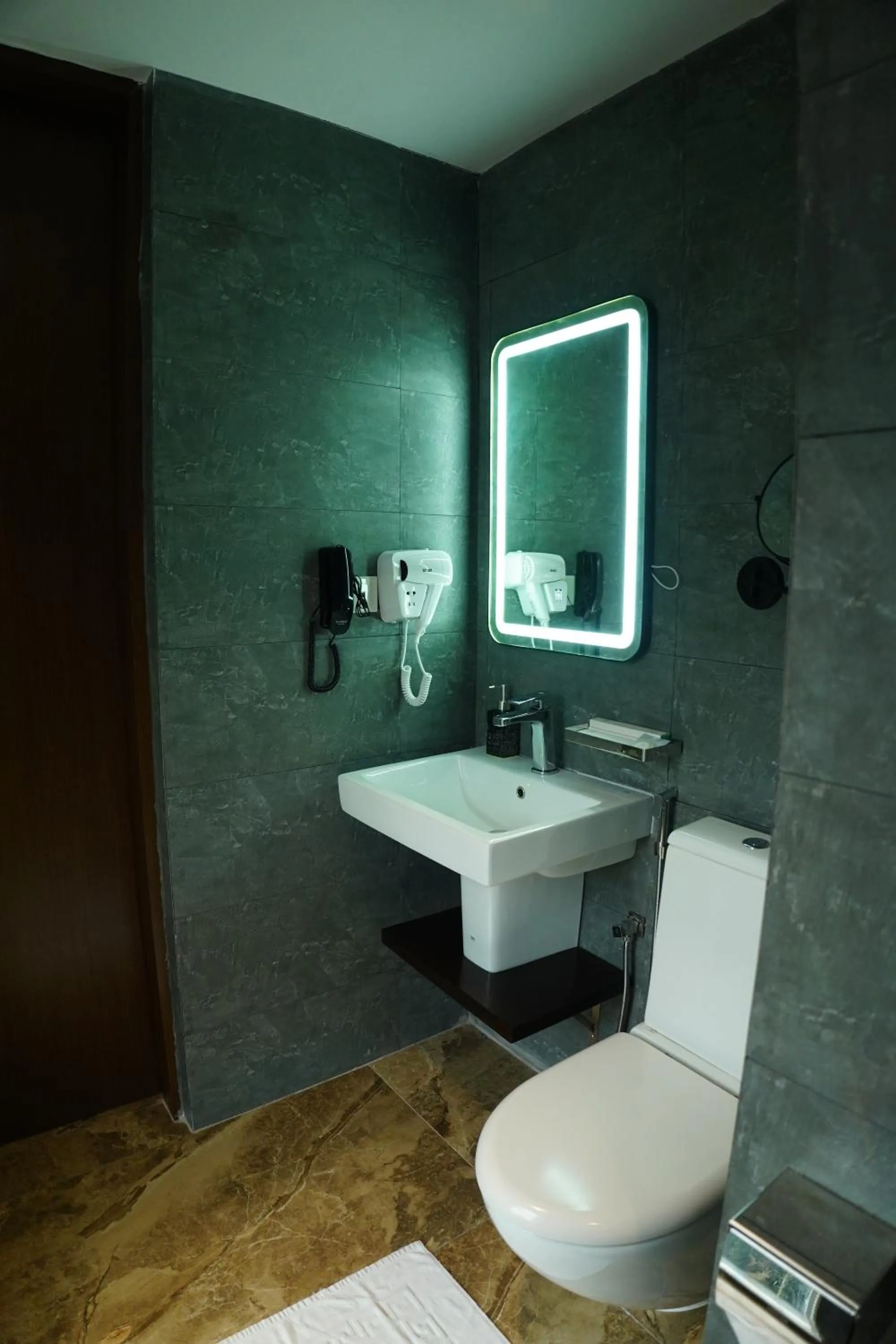 Bathroom in Empyrean Dhaka City Centre