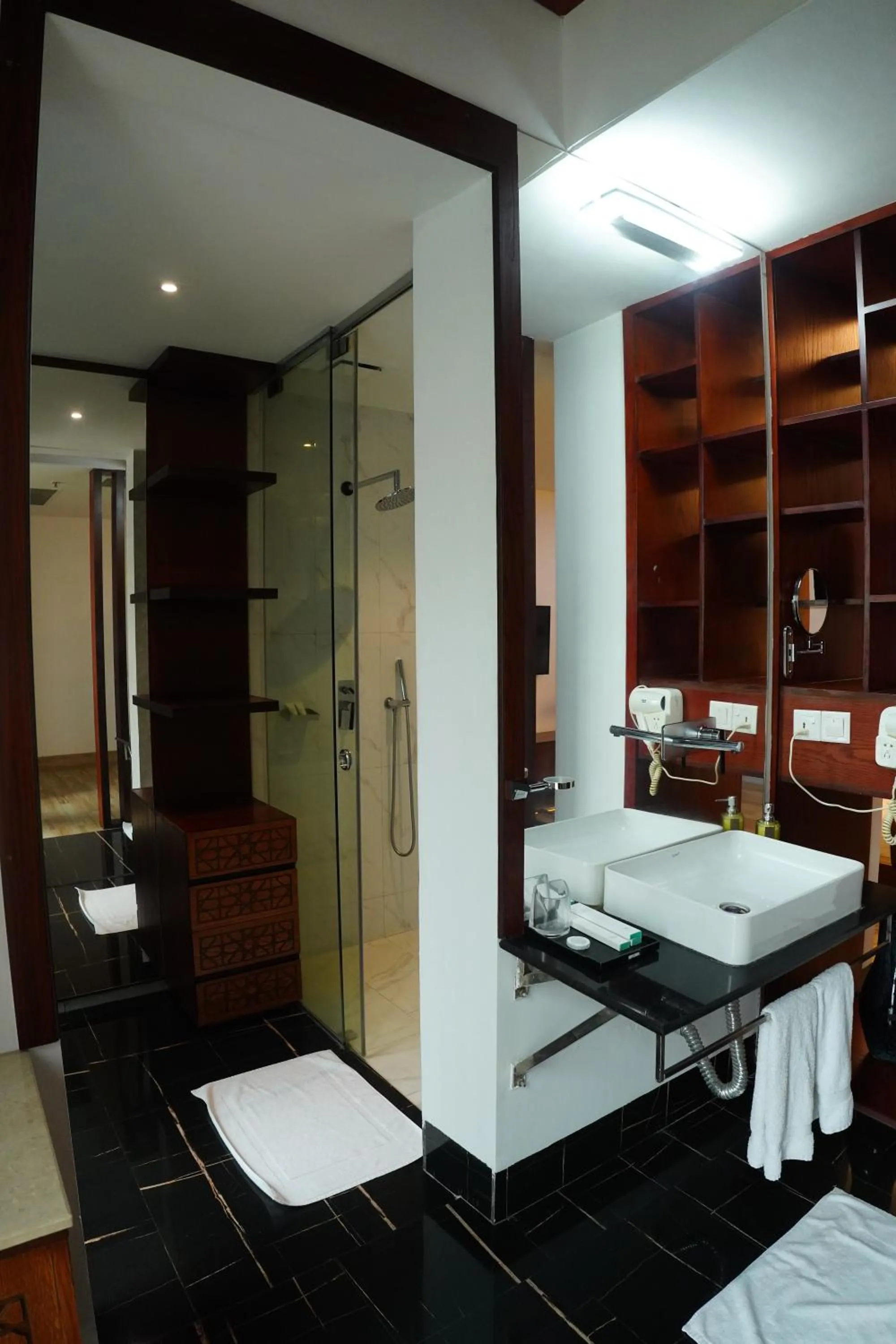 Shower, Bed in Empyrean Dhaka City Centre