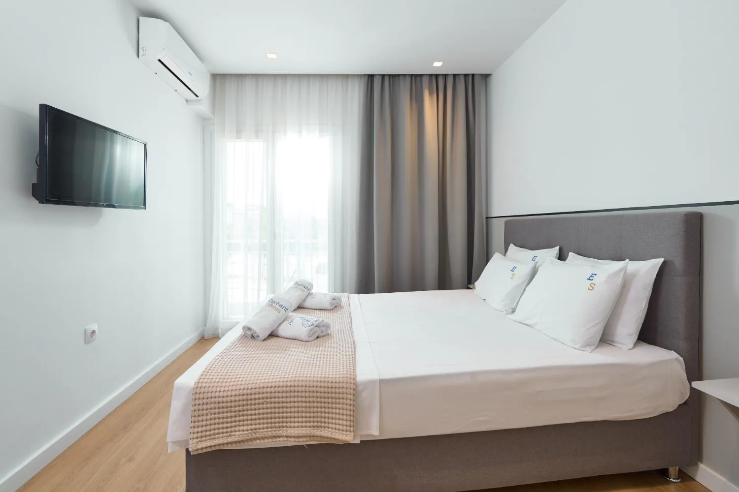 Bedroom, Bed in Elephant Suites