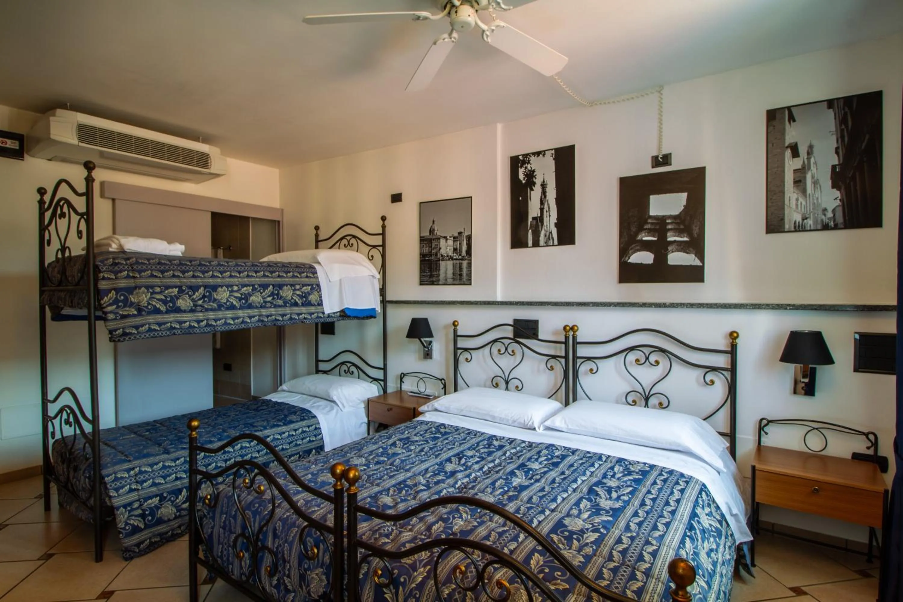 Photo of the whole room in In Riva Al Lago