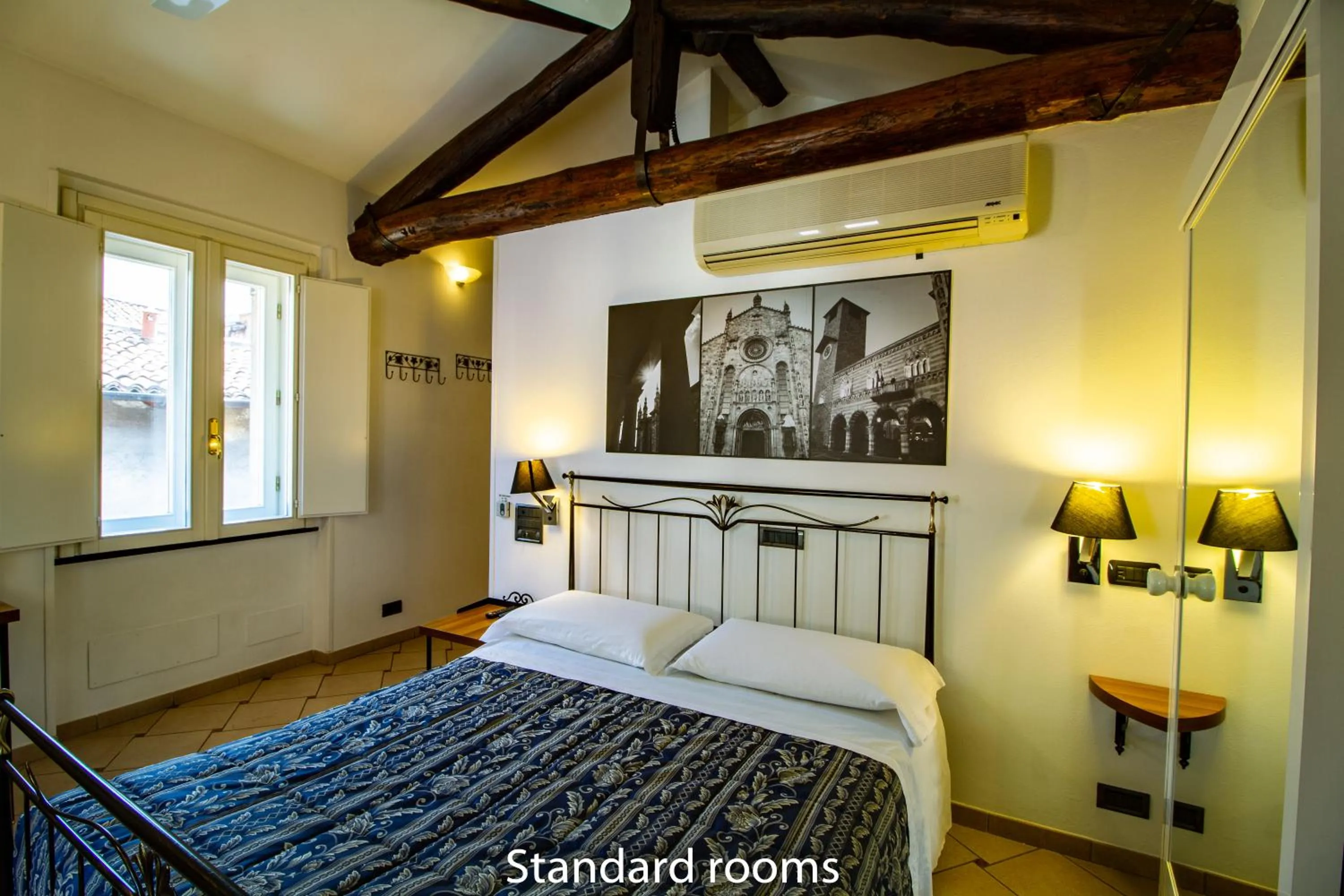 Photo of the whole room in In Riva Al Lago