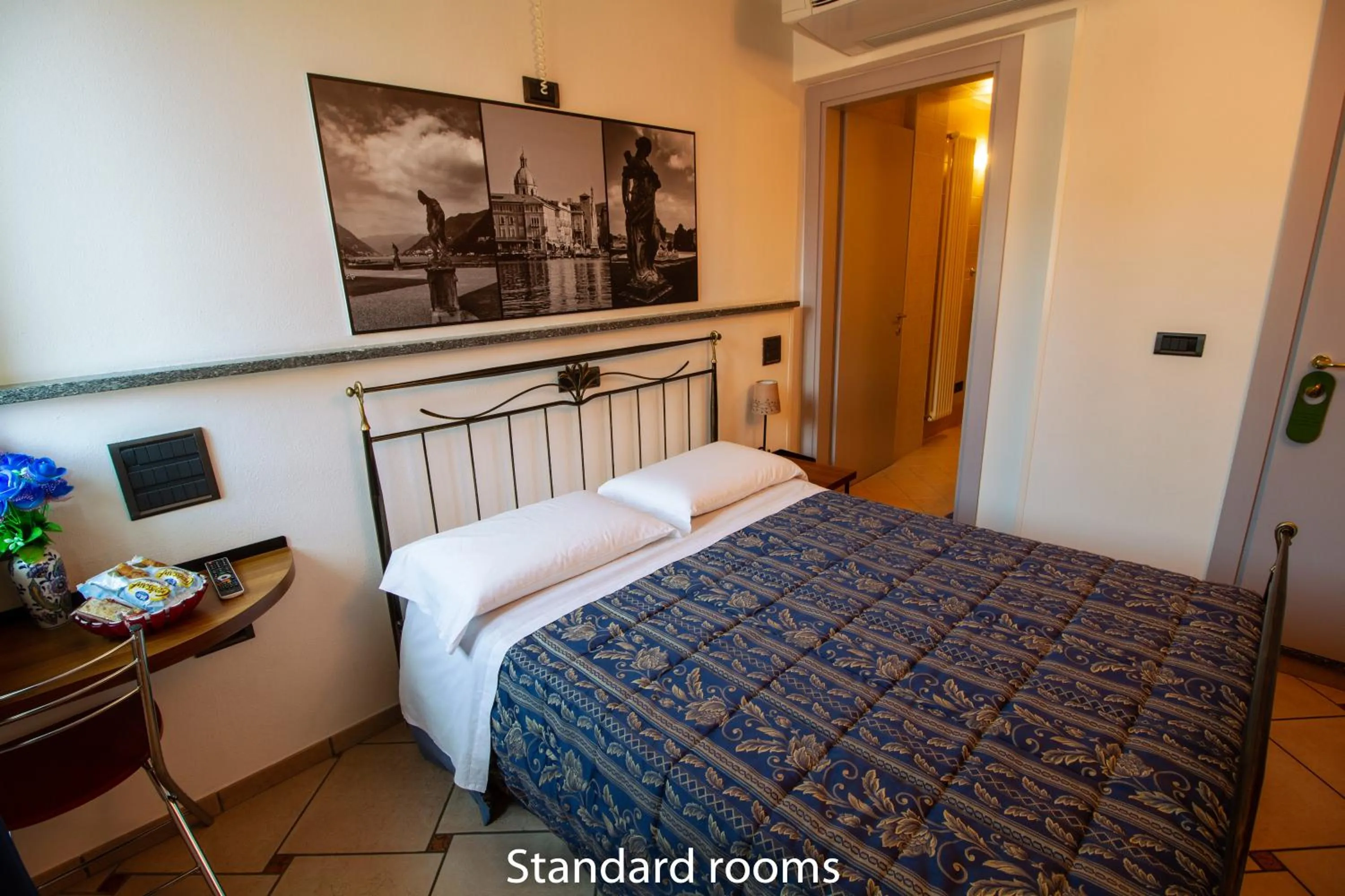 Photo of the whole room in In Riva Al Lago