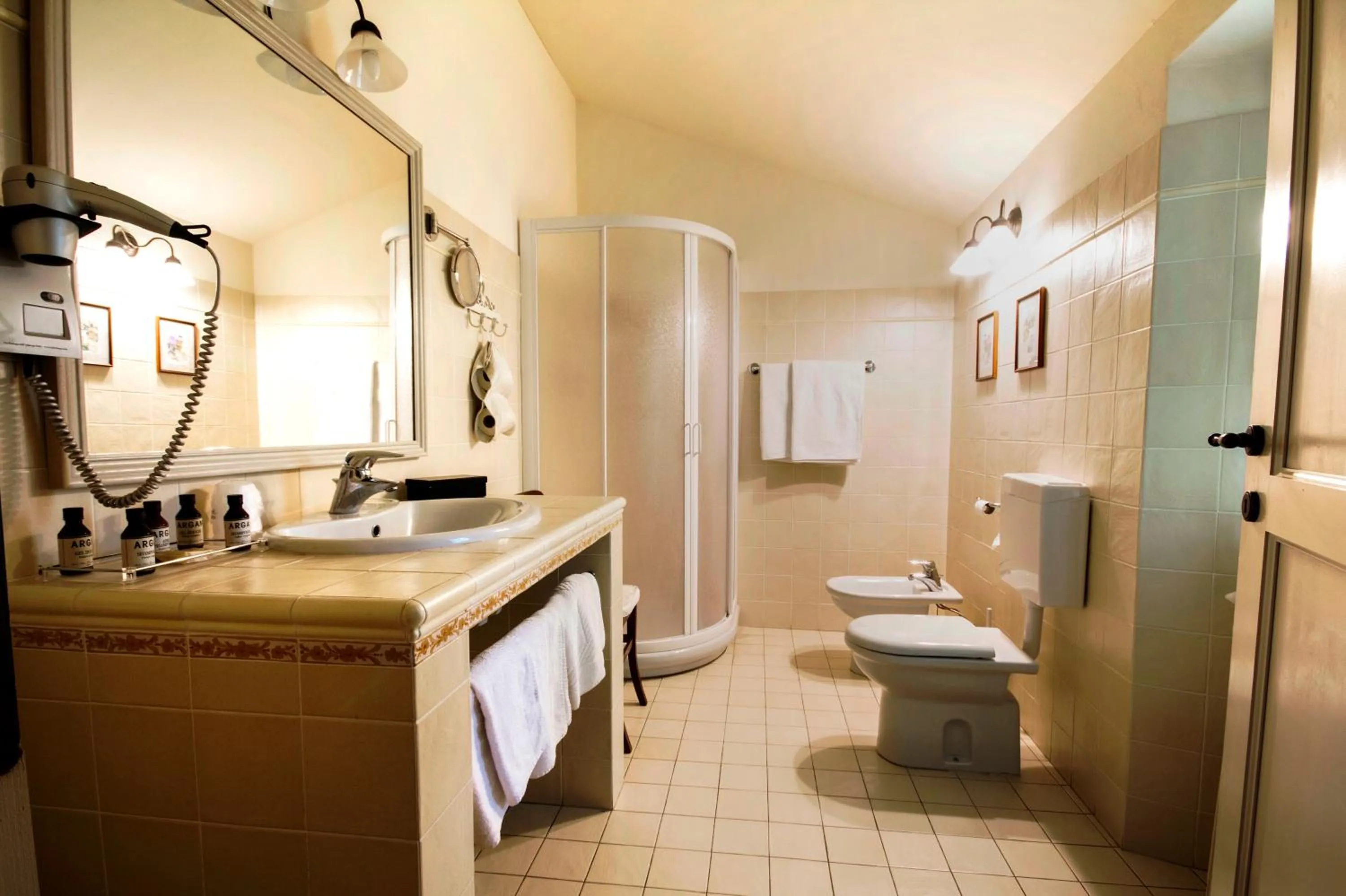 Bathroom in Relais Castello di Razzano