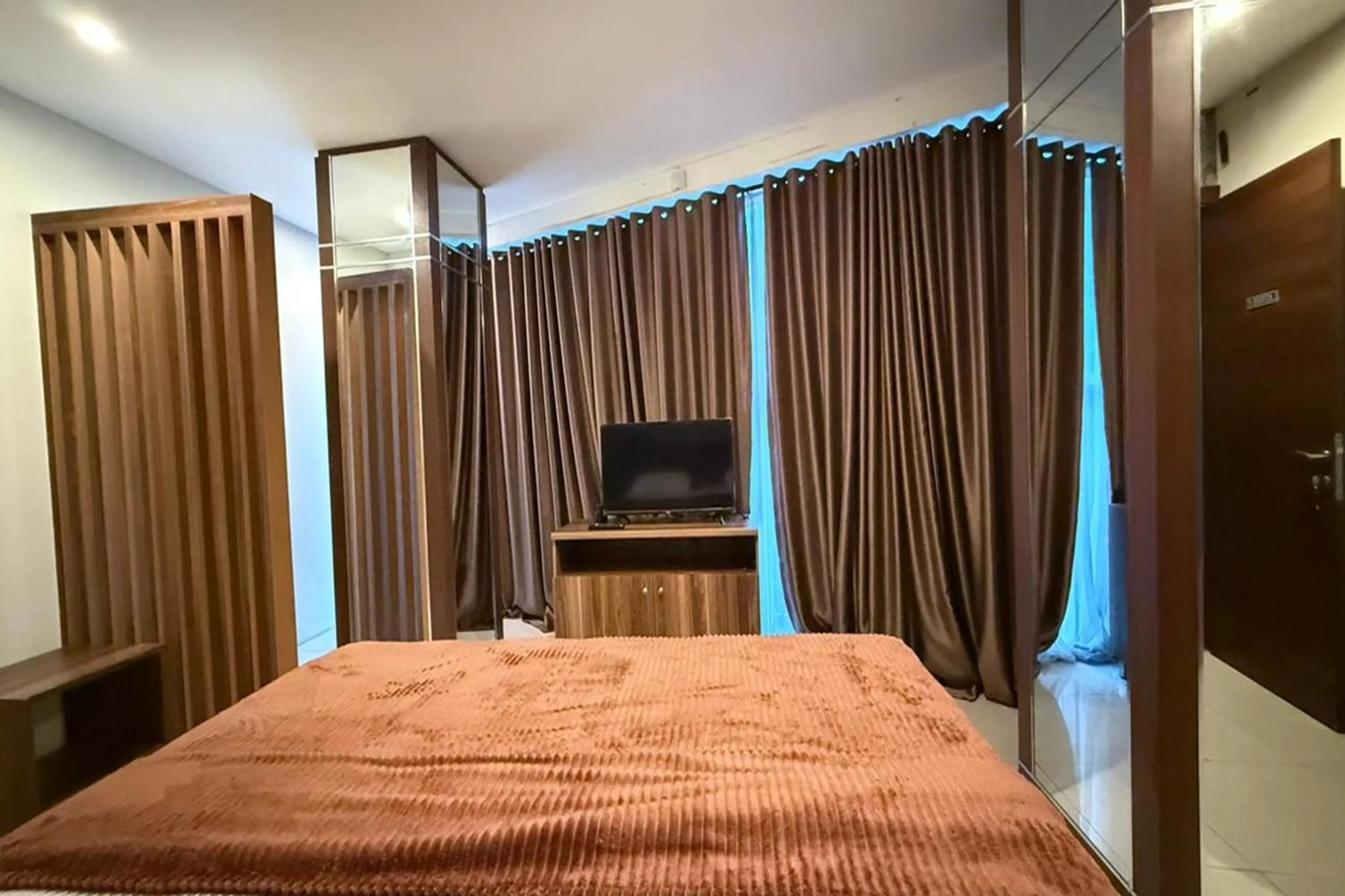 TV and multimedia, Bed in Senayan Suites