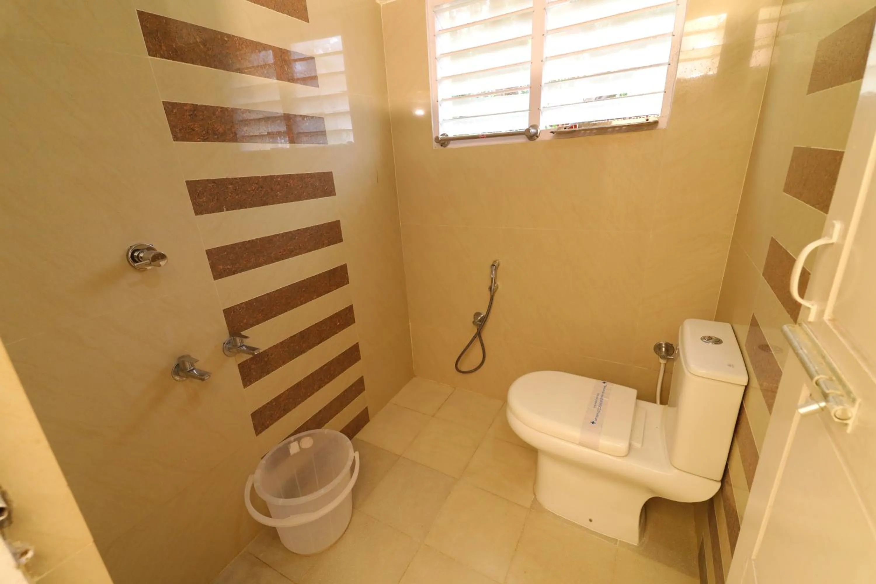 Toilet in La Smart Stays