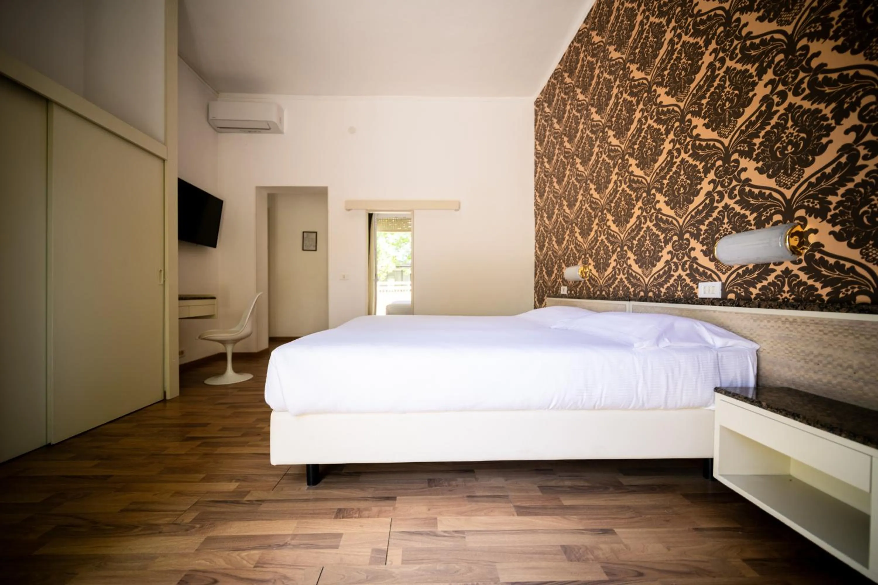 TV and multimedia, Bed in Hotel Rosabianca