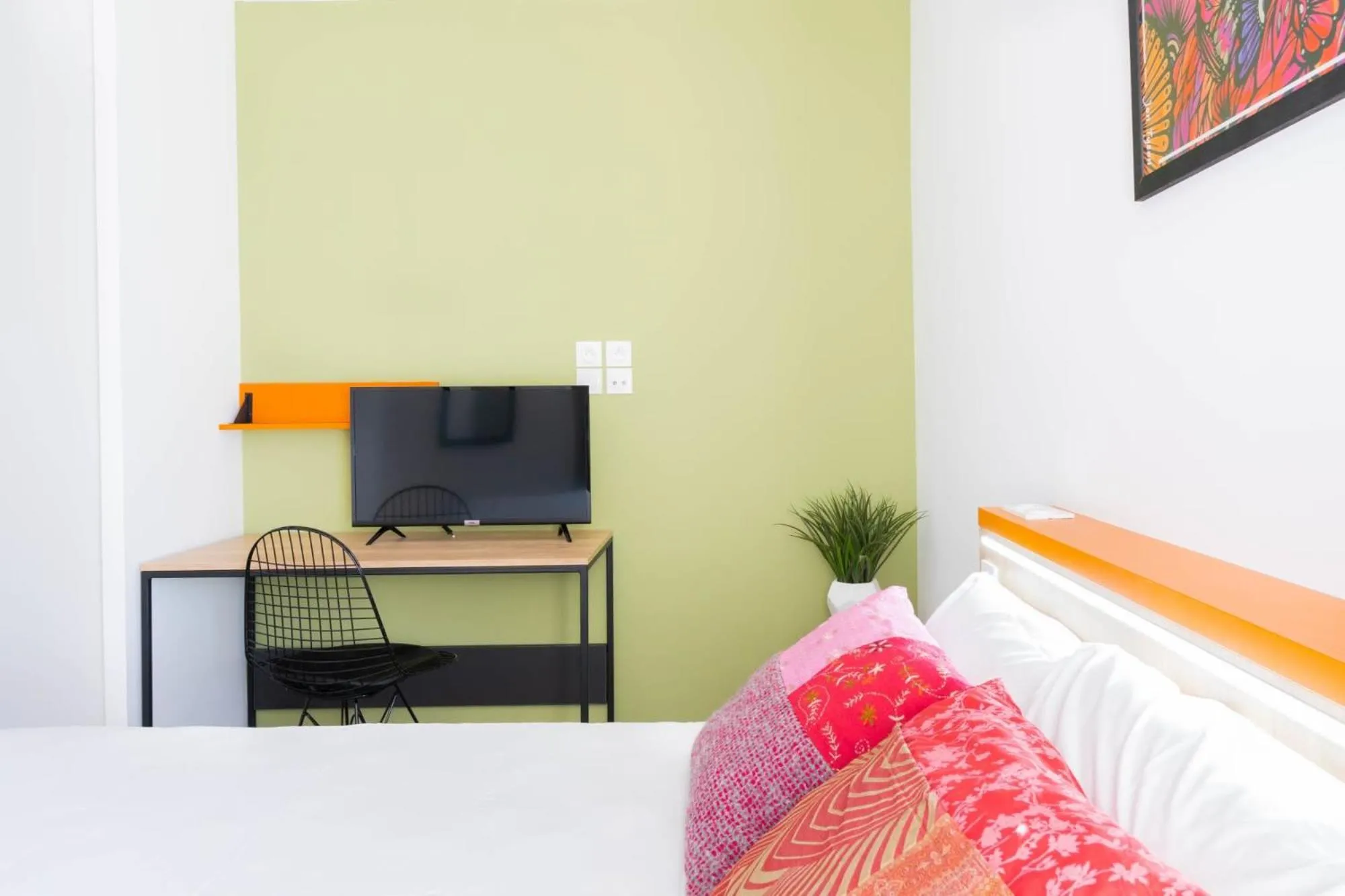 Photo of the whole room, Bed in Kabane Montpellier