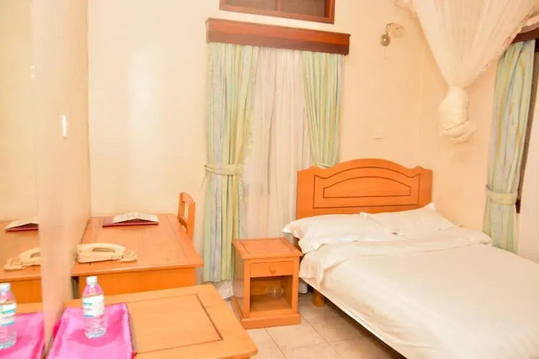 Single Room with Bathroom - single occupancy in MAKERERE UNIVERSITY GUEST HOUSE Single Room with Bathroom - single occupancy in MAKERERE UNIVERSITY GUEST HOUSE