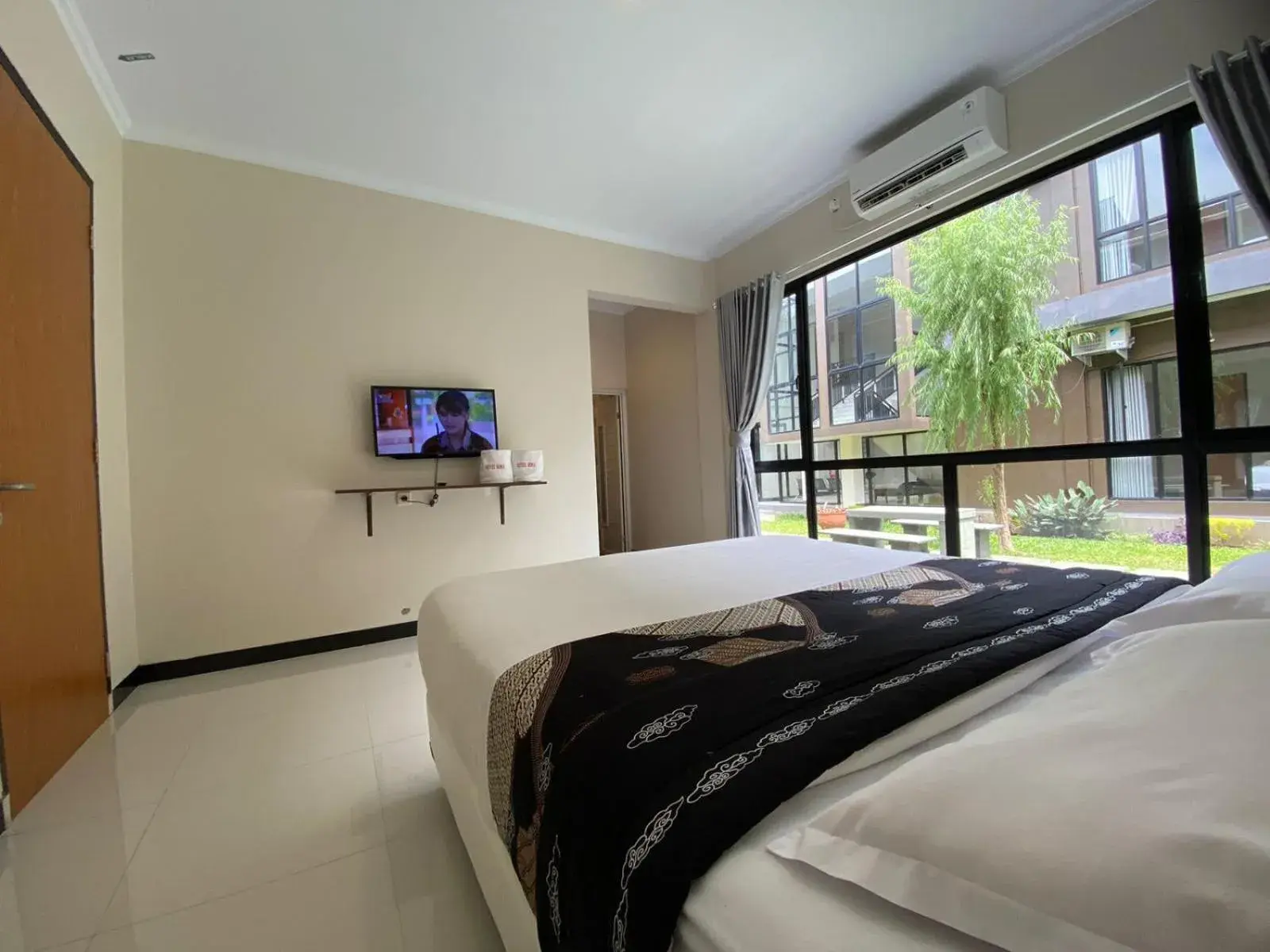 Superior Double Room in Hotel Bima Majalengka Superior Double Room in Hotel Bima Majalengka
