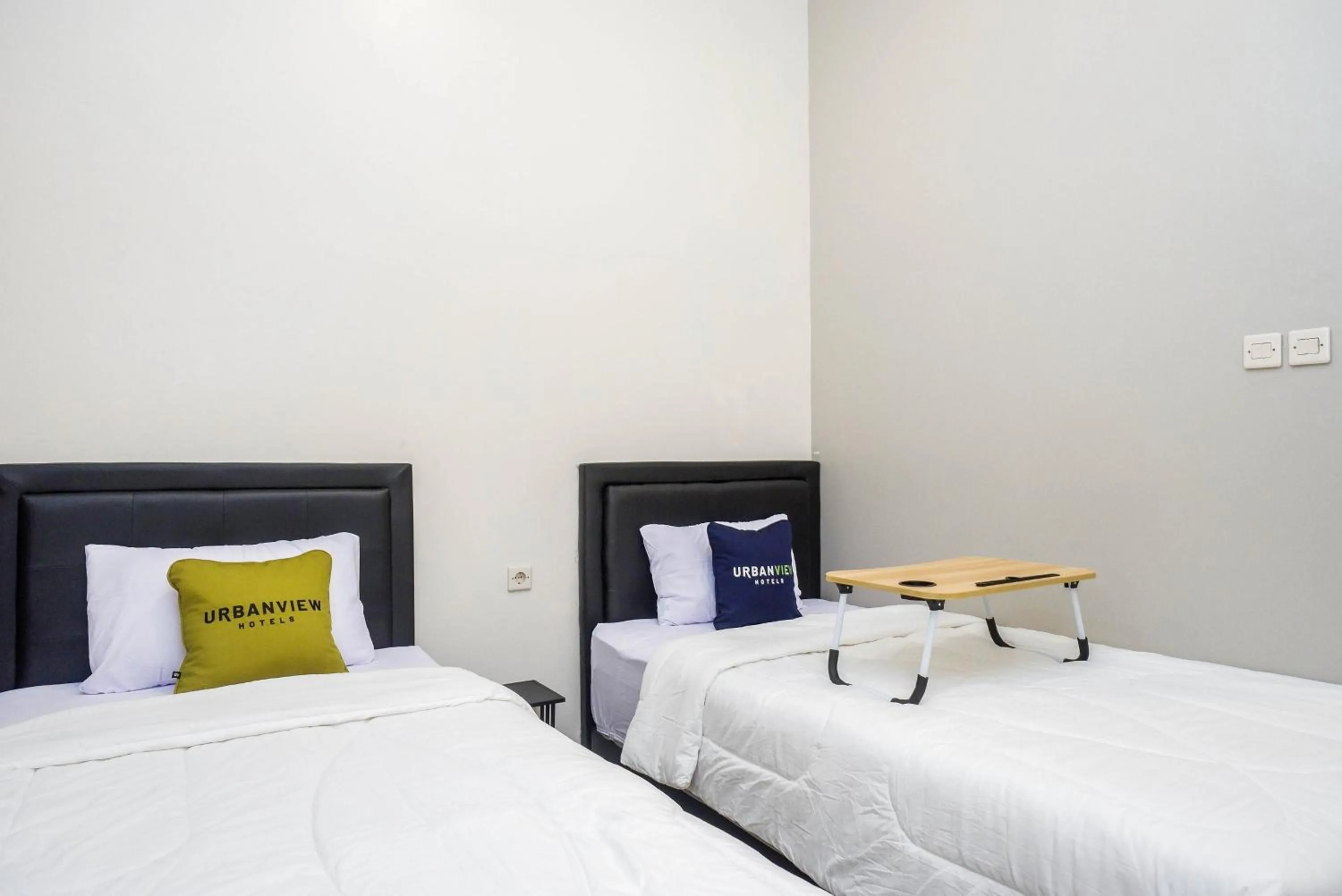 Bedroom, Bed in Urbanview Hotel near Alun Alun Tegal
