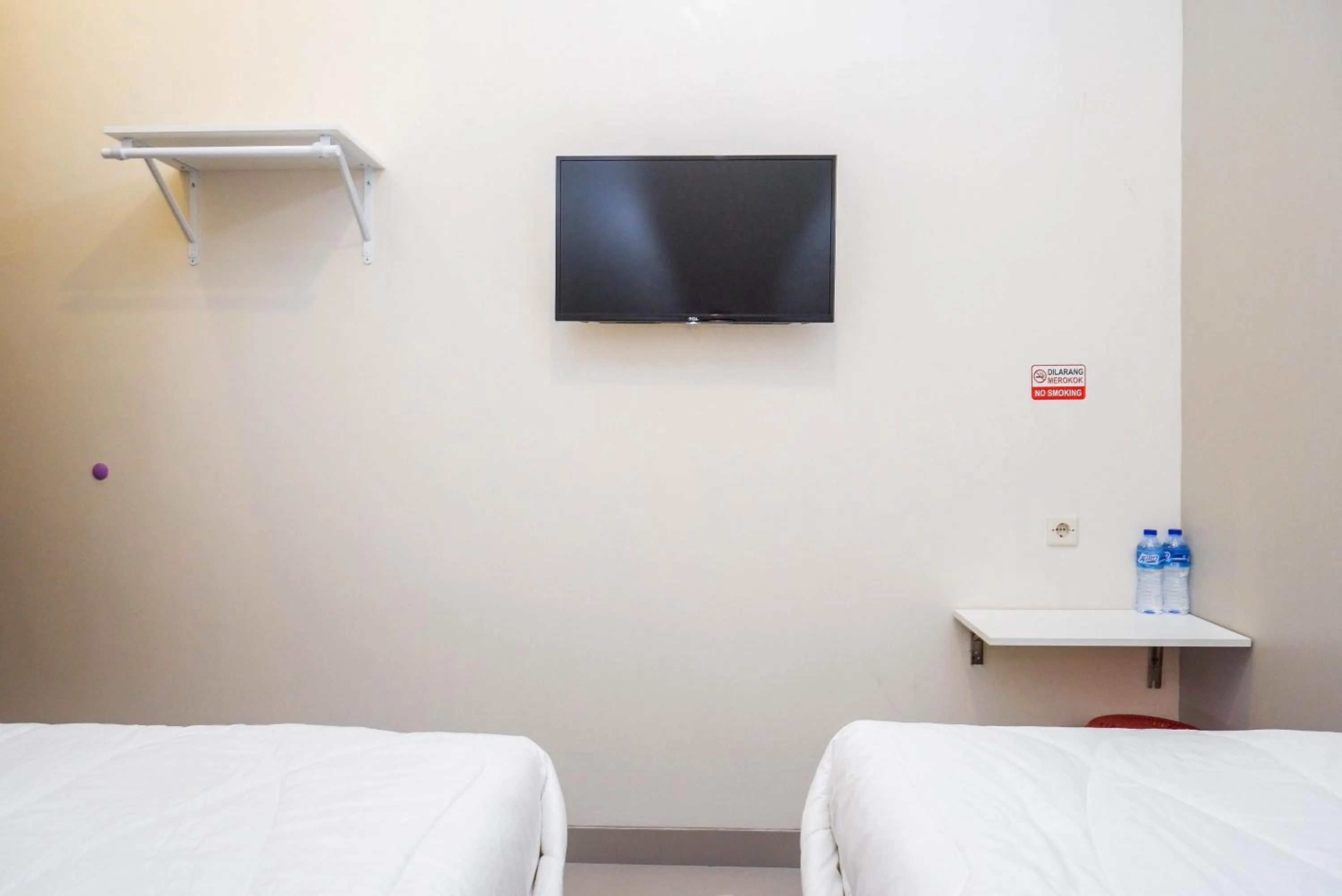 Bedroom, Bed in Urbanview Hotel near Alun Alun Tegal