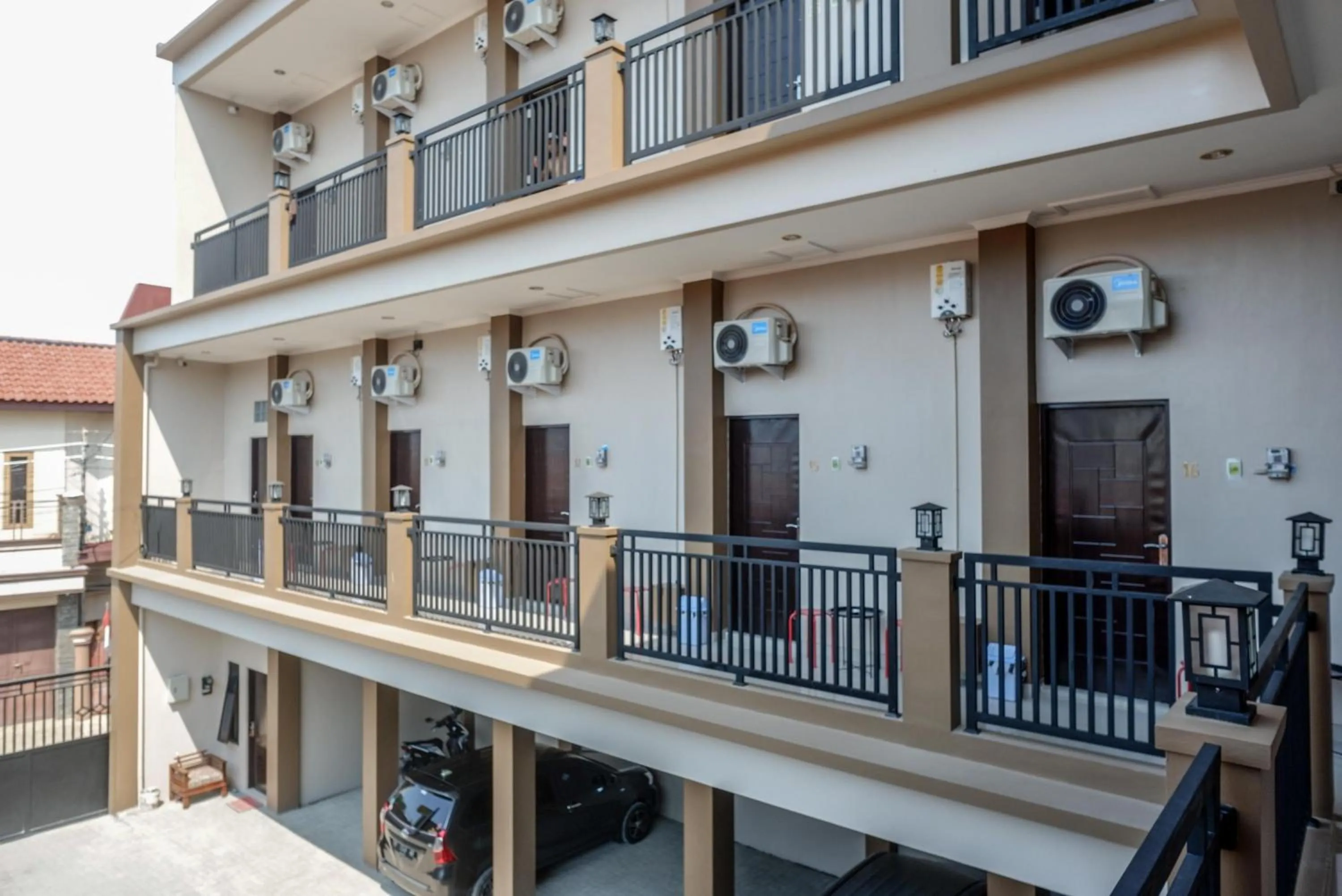 Facade/entrance in Urbanview Hotel near Alun Alun Tegal