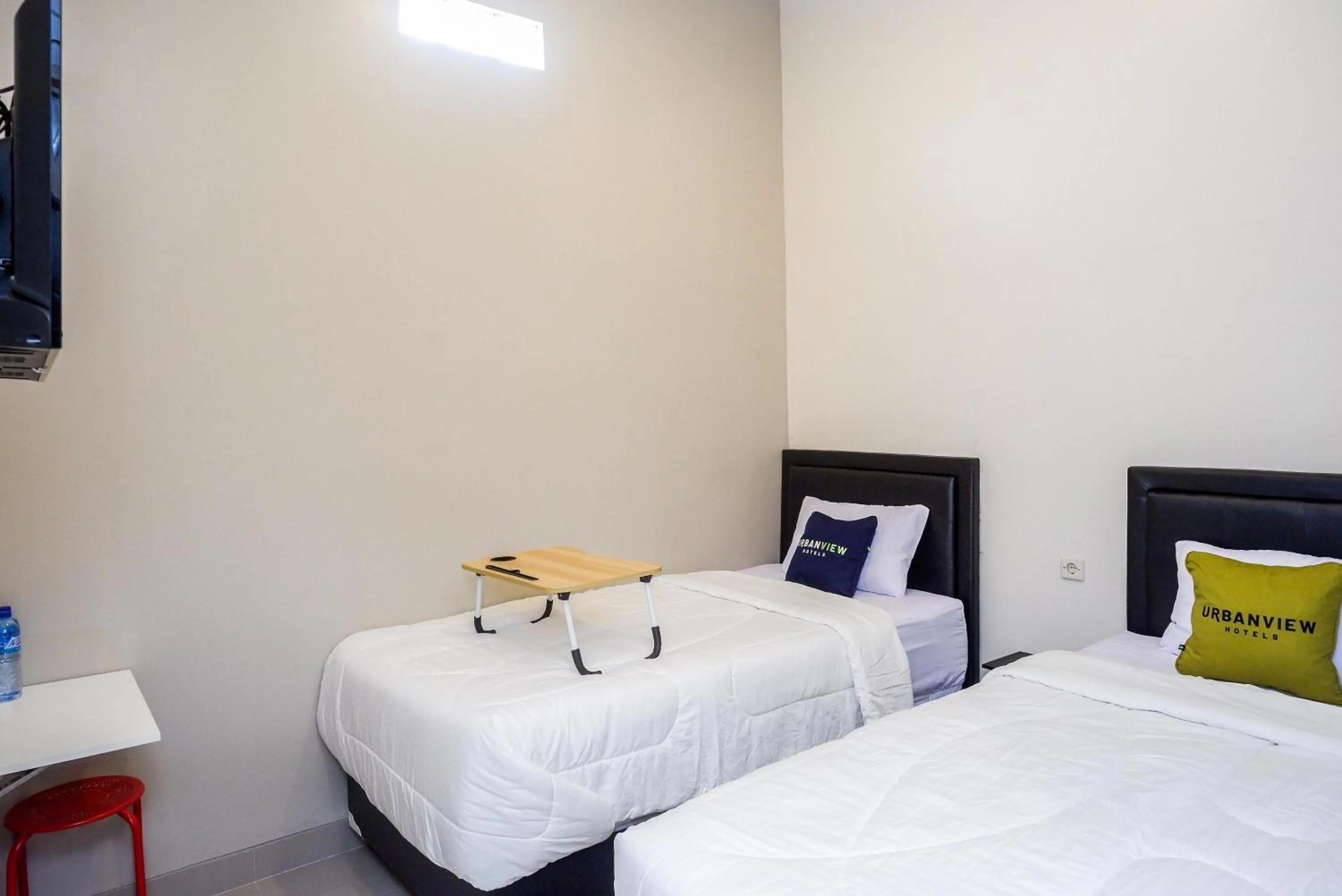 Bedroom, Bed in Urbanview Hotel near Alun Alun Tegal