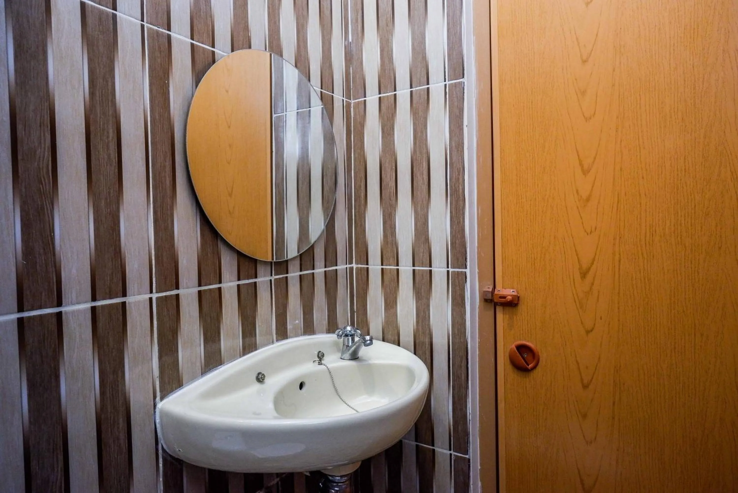 Bathroom in Urbanview Hotel near Alun Alun Tegal