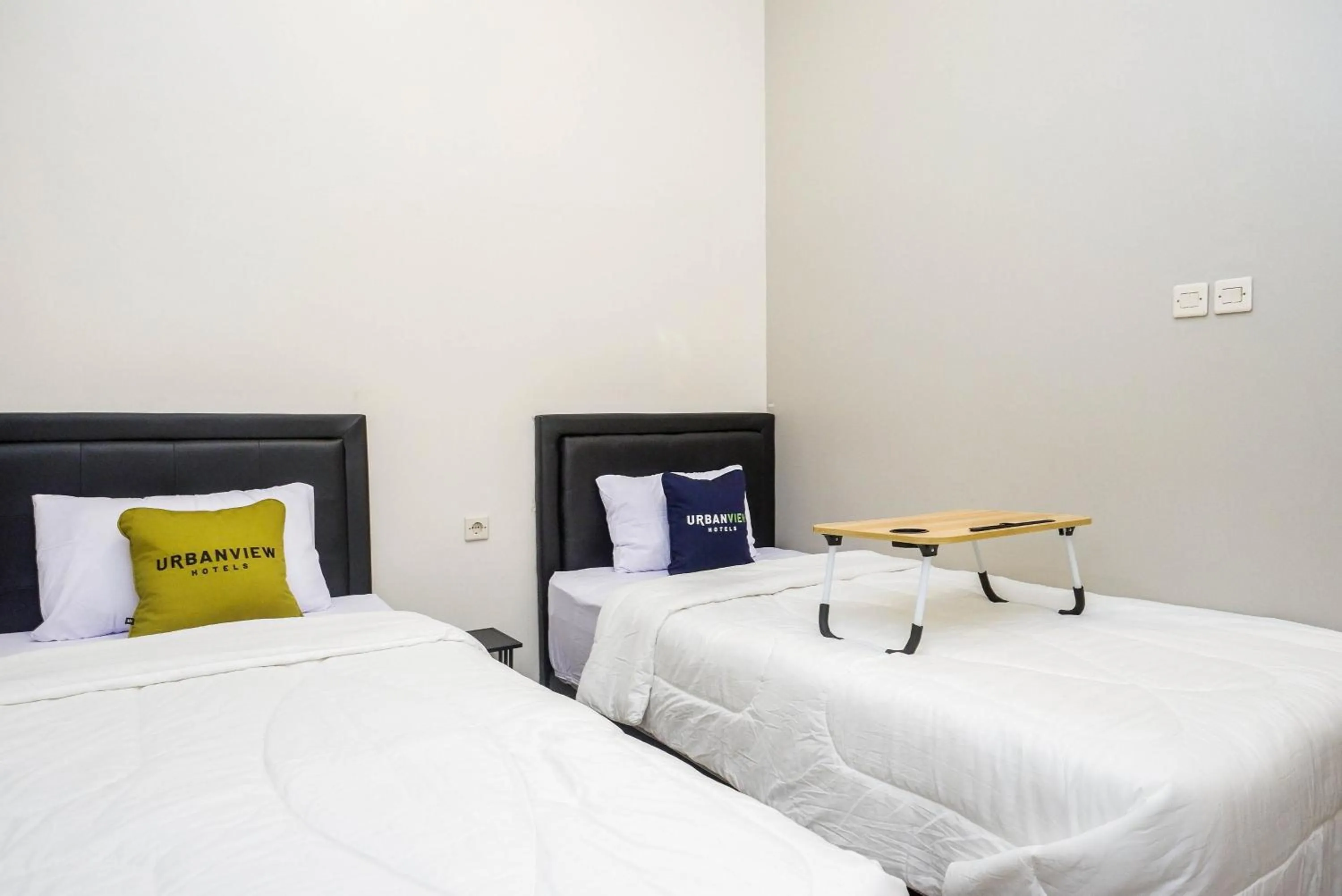 Bedroom, Bed in Urbanview Hotel near Alun Alun Tegal