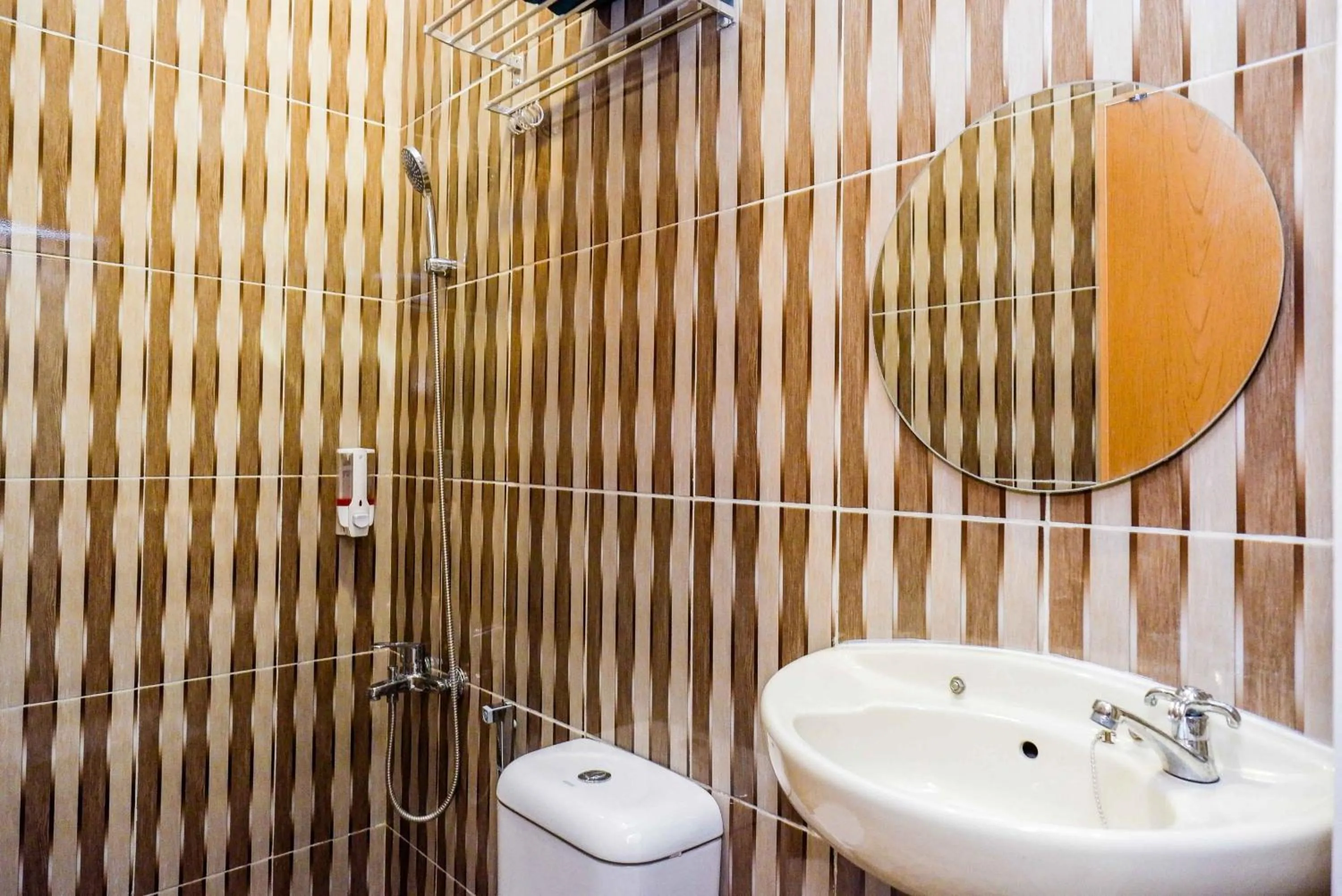 Bathroom in Urbanview Hotel near Alun Alun Tegal