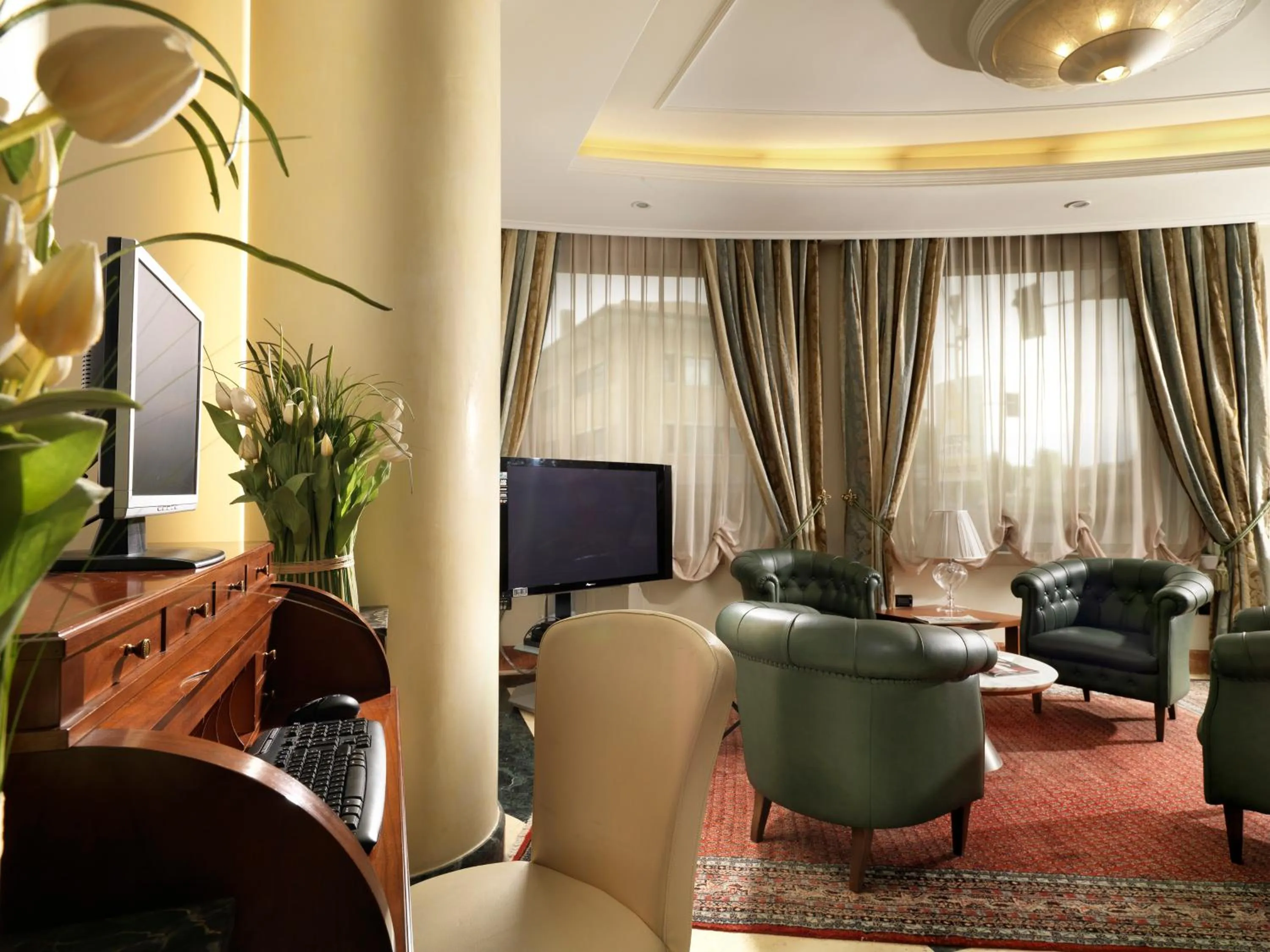 Communal lounge/ TV room in Hotel Ariston
