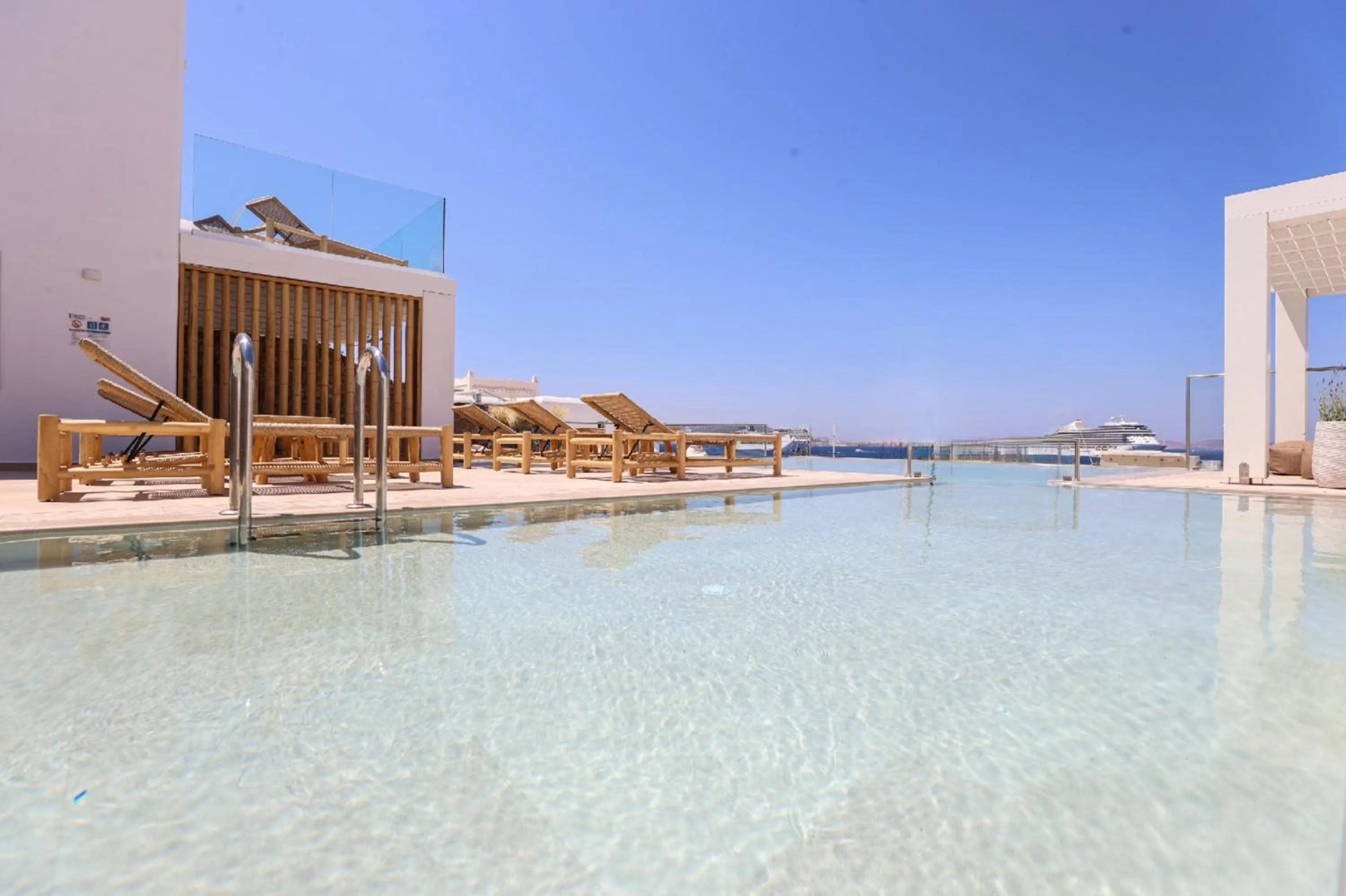 Swimming pool in Life Suites