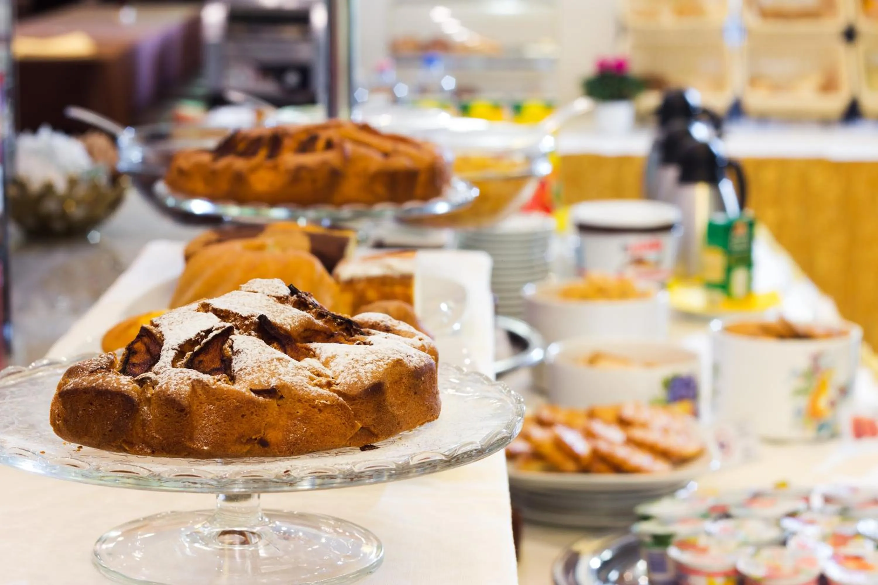 Buffet breakfast in Hotel Prata Verde