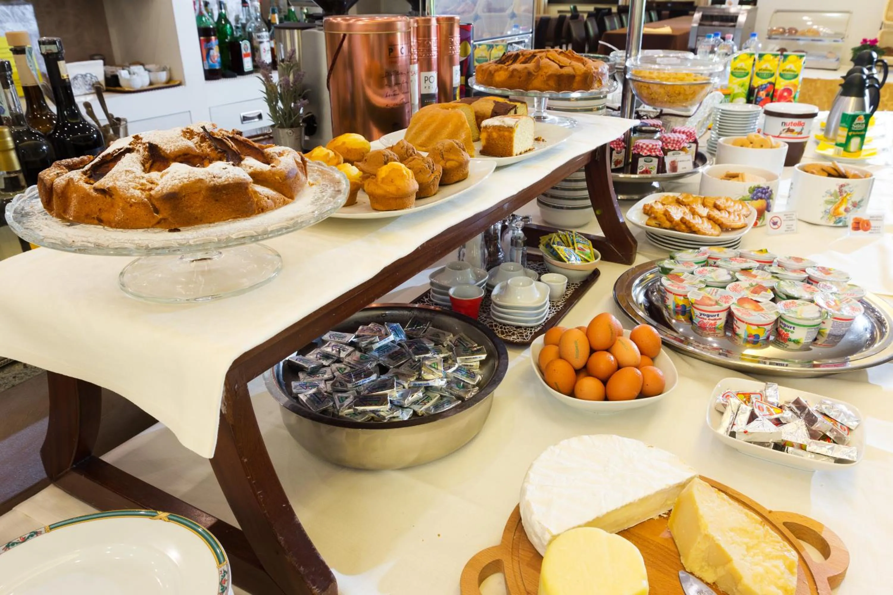 Buffet breakfast in Hotel Prata Verde