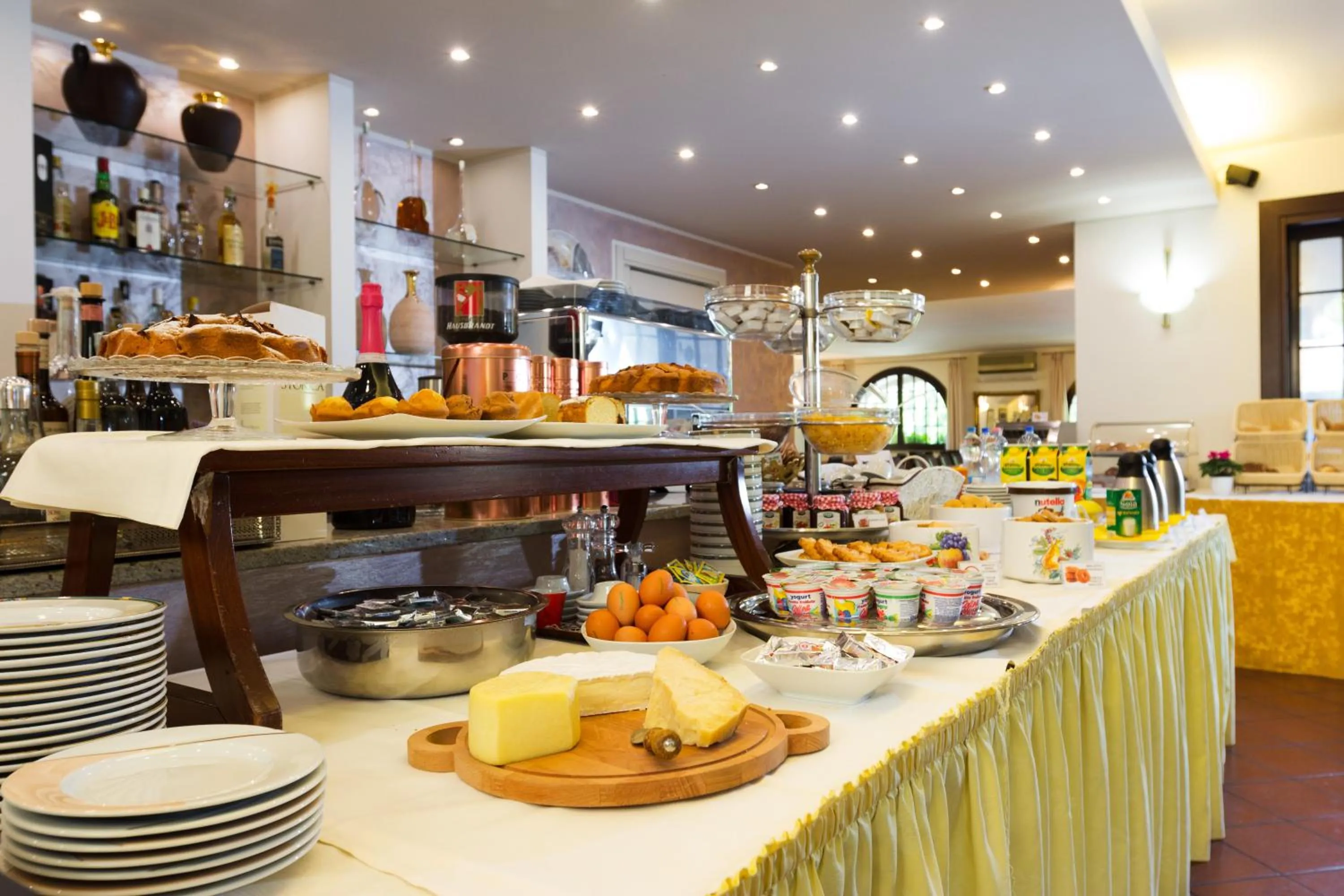 Buffet breakfast in Hotel Prata Verde